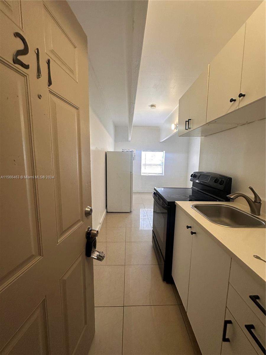 1610 N Dixie Hwy 211, Hollywood, Florida 33020, 1 Bedroom Bedrooms, ,1 BathroomBathrooms,Residentiallease,For Rent,1610 N Dixie Hwy 211,A11566463