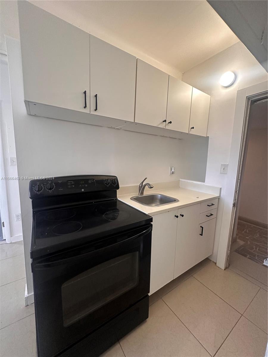 1610 N Dixie Hwy 211, Hollywood, Florida 33020, 1 Bedroom Bedrooms, ,1 BathroomBathrooms,Residentiallease,For Rent,1610 N Dixie Hwy 211,A11566463