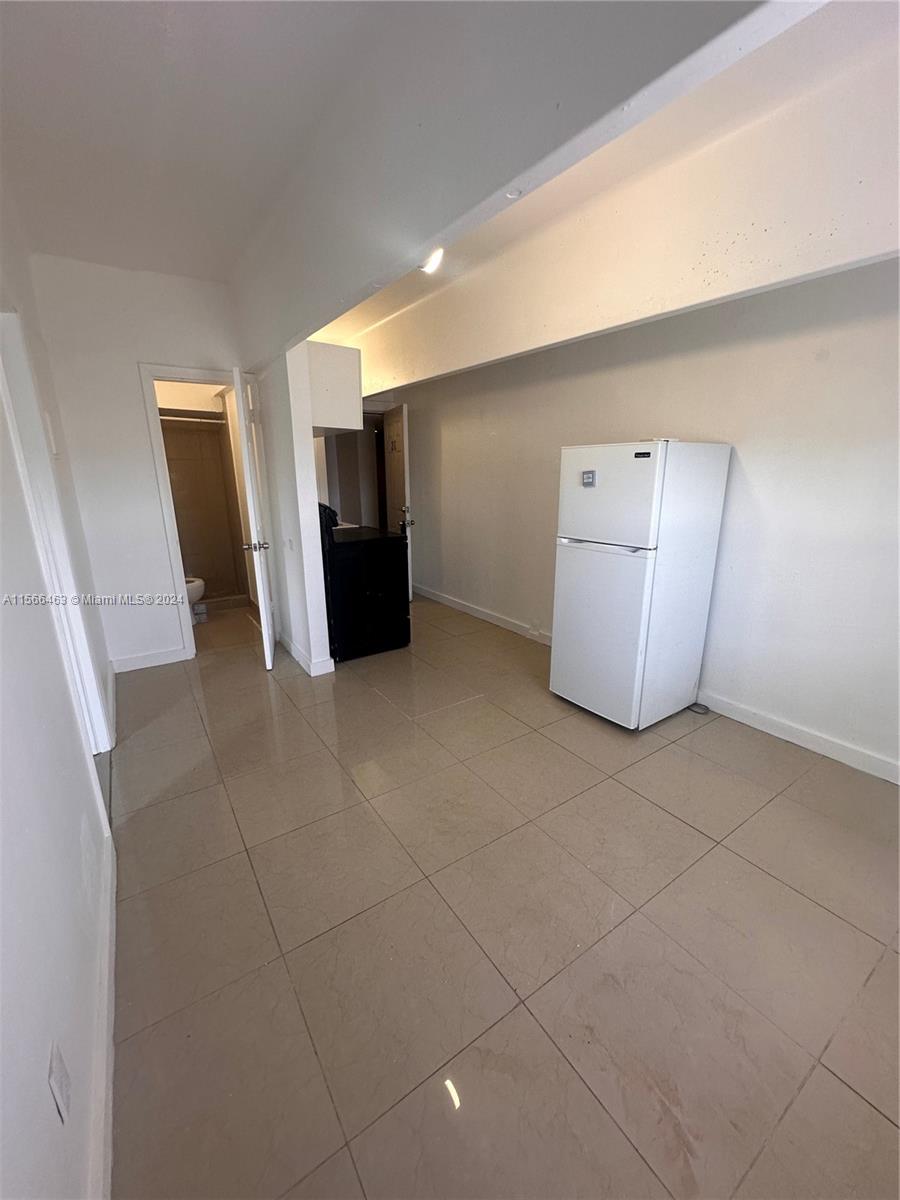 1610 N Dixie Hwy 211, Hollywood, Florida 33020, 1 Bedroom Bedrooms, ,1 BathroomBathrooms,Residentiallease,For Rent,1610 N Dixie Hwy 211,A11566463