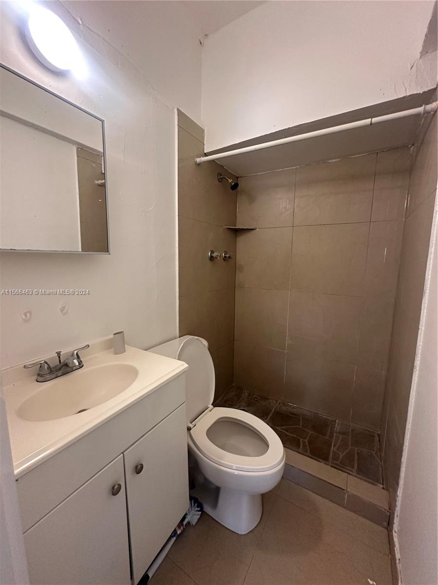 1610 N Dixie Hwy 211, Hollywood, Florida 33020, 1 Bedroom Bedrooms, ,1 BathroomBathrooms,Residentiallease,For Rent,1610 N Dixie Hwy 211,A11566463