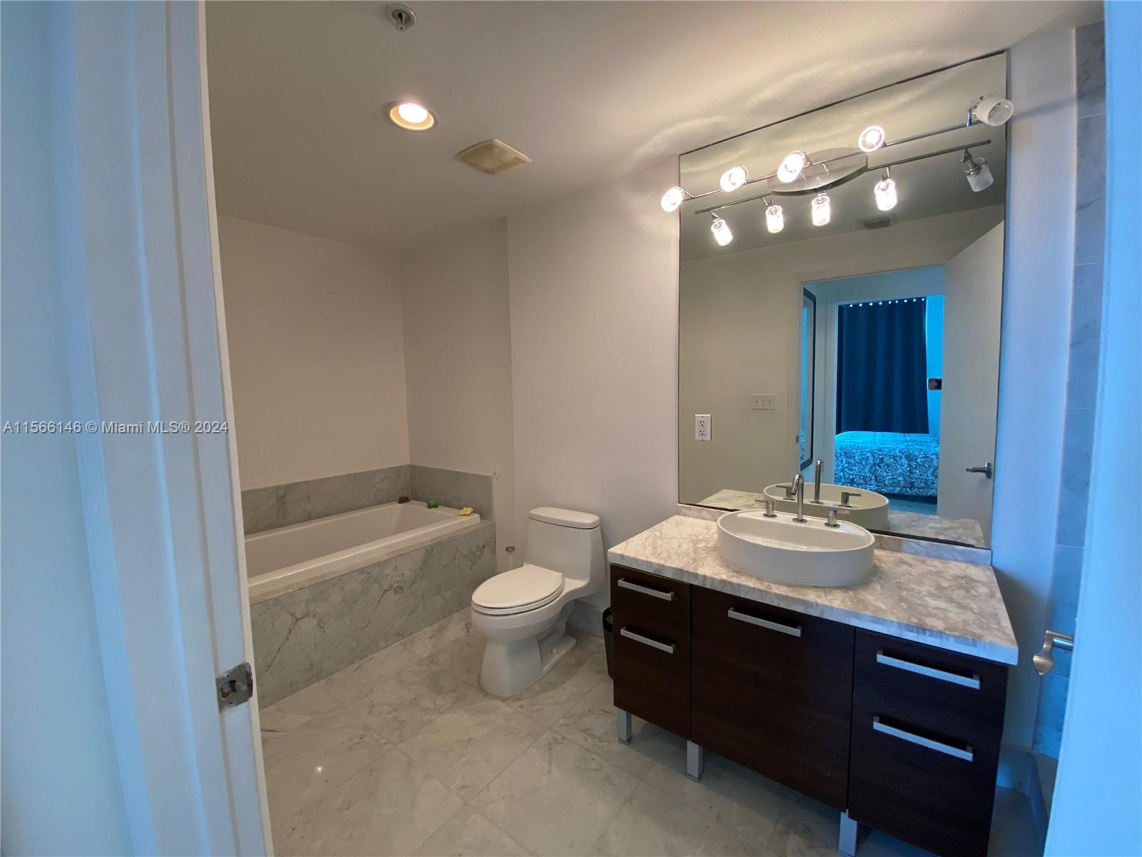 253 NE 2nd St 3306, Miami, Florida 33132, 1 Bedroom Bedrooms, ,1 BathroomBathrooms,Residentiallease,For Rent,253 NE 2nd St 3306,A11566146