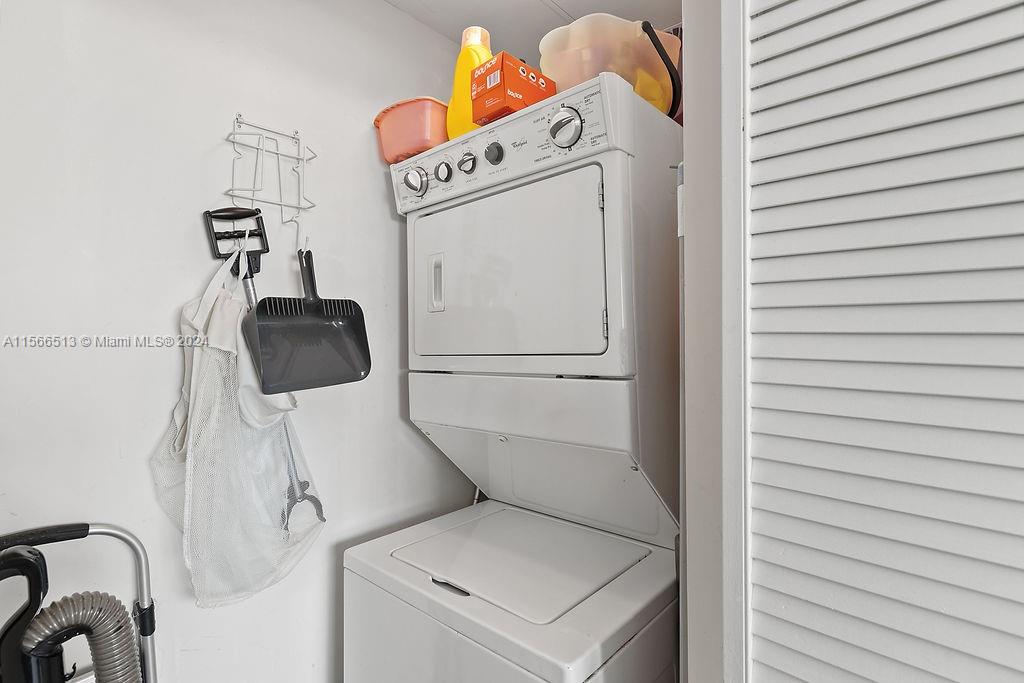 244 Biscayne Blvd 402, Miami, Florida 33132, 2 Bedrooms Bedrooms, ,2 BathroomsBathrooms,Residentiallease,For Rent,244 Biscayne Blvd 402,A11566513