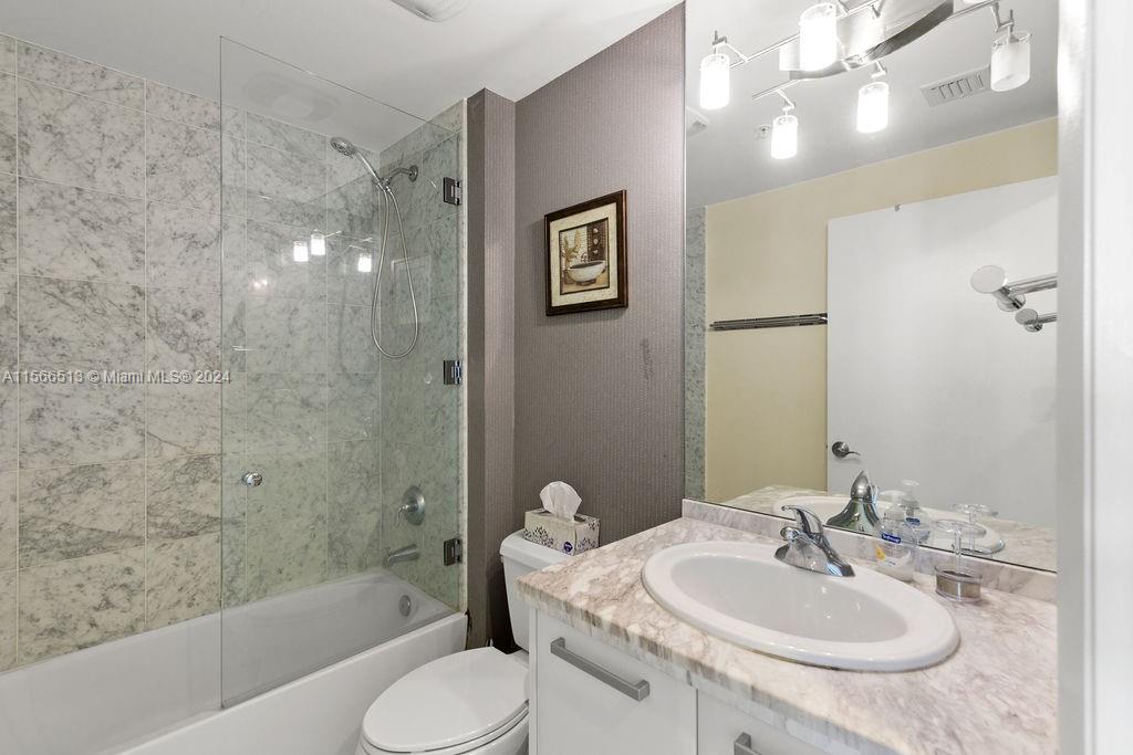 244 Biscayne Blvd 402, Miami, Florida 33132, 2 Bedrooms Bedrooms, ,2 BathroomsBathrooms,Residentiallease,For Rent,244 Biscayne Blvd 402,A11566513