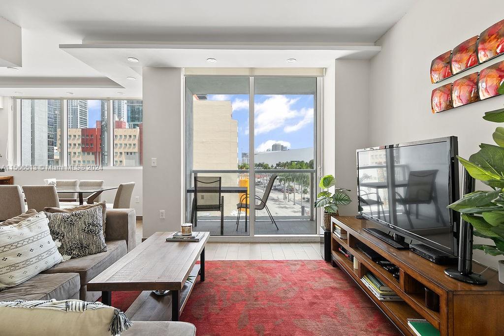 244 Biscayne Blvd 402, Miami, Florida 33132, 2 Bedrooms Bedrooms, ,2 BathroomsBathrooms,Residentiallease,For Rent,244 Biscayne Blvd 402,A11566513