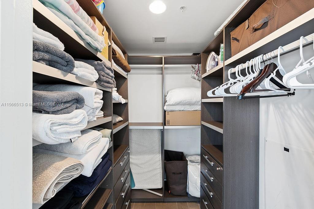 244 Biscayne Blvd 402, Miami, Florida 33132, 2 Bedrooms Bedrooms, ,2 BathroomsBathrooms,Residentiallease,For Rent,244 Biscayne Blvd 402,A11566513