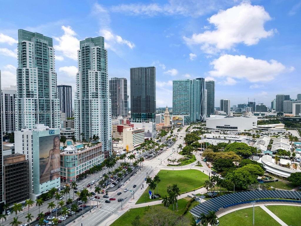 244 Biscayne Blvd 402, Miami, Florida 33132, 2 Bedrooms Bedrooms, ,2 BathroomsBathrooms,Residentiallease,For Rent,244 Biscayne Blvd 402,A11566513