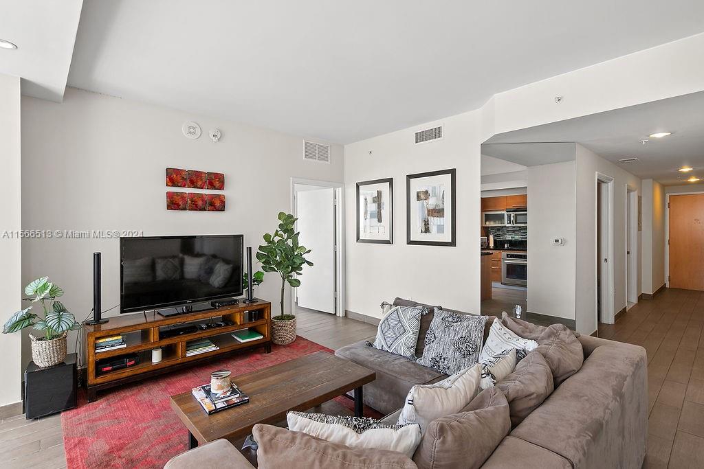 244 Biscayne Blvd 402, Miami, Florida 33132, 2 Bedrooms Bedrooms, ,2 BathroomsBathrooms,Residentiallease,For Rent,244 Biscayne Blvd 402,A11566513