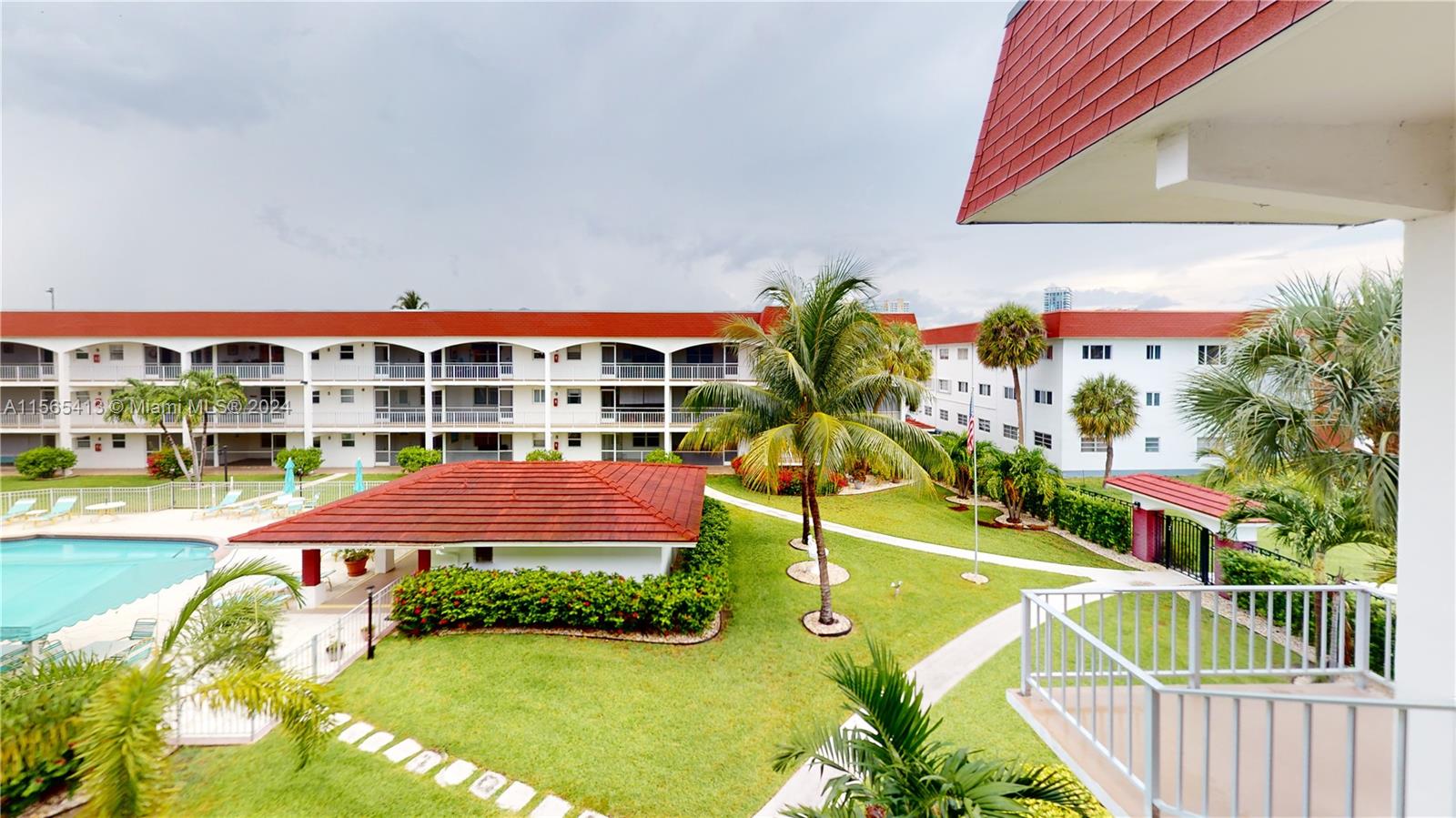 580 Egret Dr 302, Hallandale Beach, Florida 33009, 2 Bedrooms Bedrooms, ,2 BathroomsBathrooms,Residentiallease,For Rent,580 Egret Dr 302,A11565413