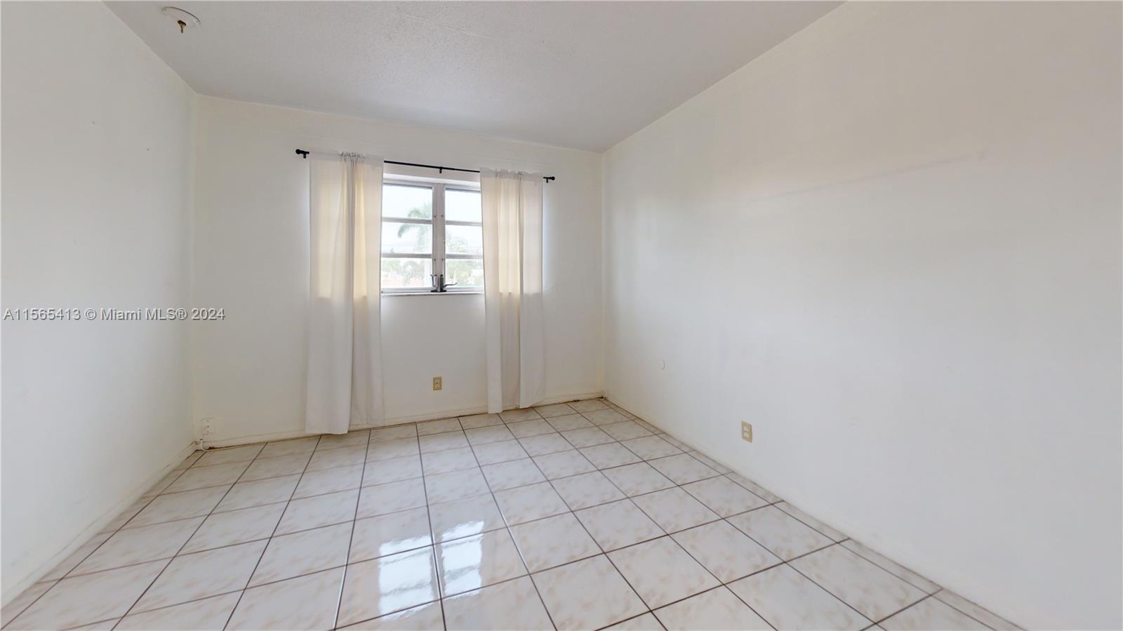 580 Egret Dr 302, Hallandale Beach, Florida 33009, 2 Bedrooms Bedrooms, ,2 BathroomsBathrooms,Residentiallease,For Rent,580 Egret Dr 302,A11565413