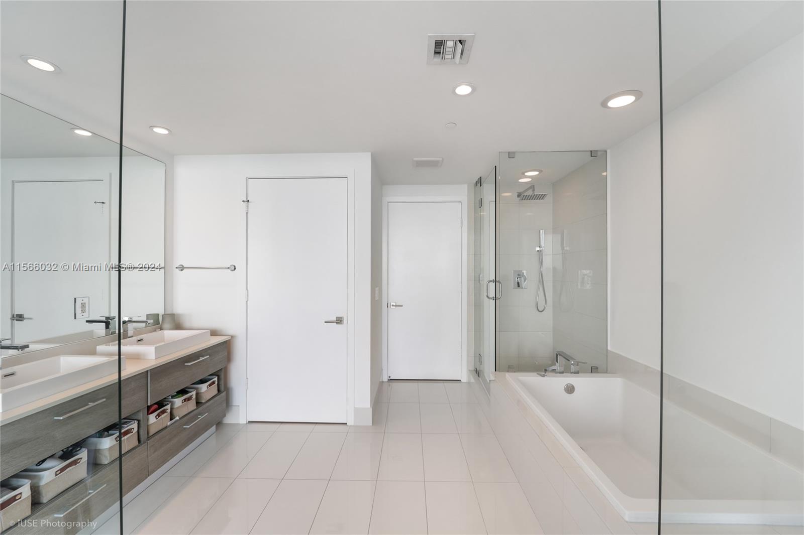 650 NE 32nd St 2101, Miami, Florida 33137, 3 Bedrooms Bedrooms, ,3 BathroomsBathrooms,Residential,For Sale,650 NE 32nd St 2101,A11566032