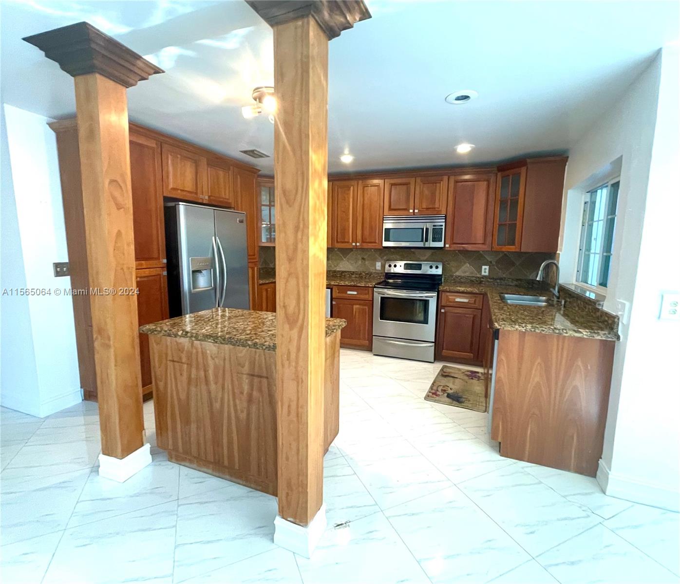 Listing Photo 12