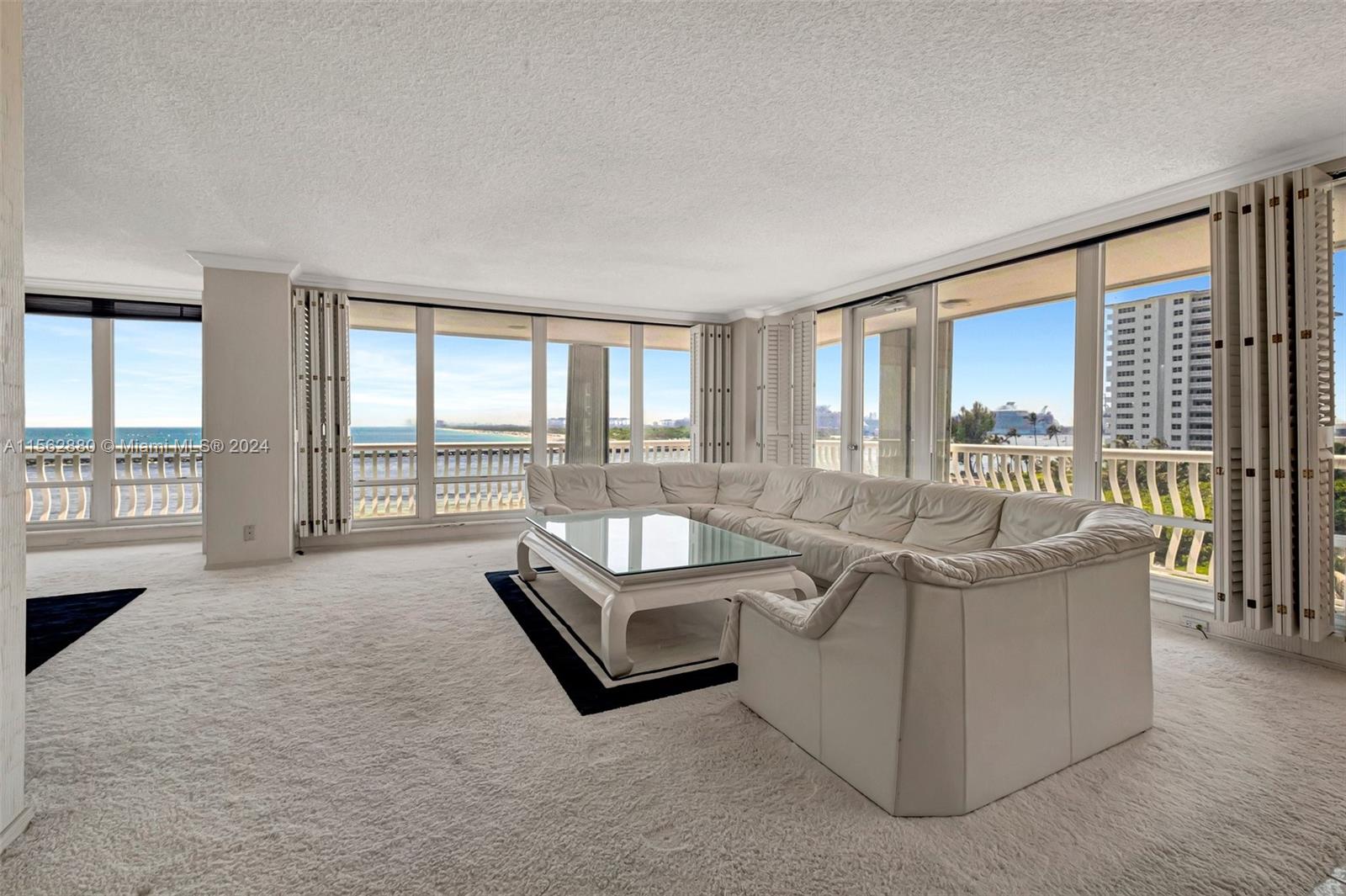 Living Room / great room w/ wrap around balcony
