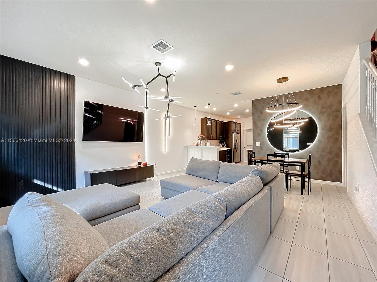 5040 Eucalyptus Dr 2, Hollywood, Florida 33021, 3 Bedrooms Bedrooms, ,2 BathroomsBathrooms,Residentiallease,For Rent,5040 Eucalyptus Dr 2,A11566420