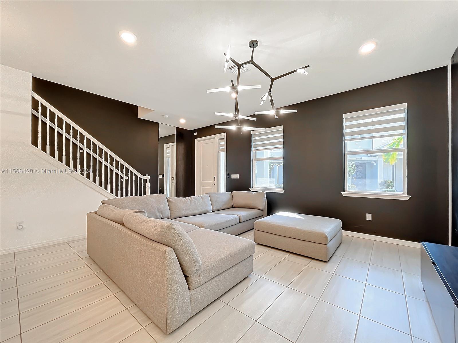 5040 Eucalyptus Dr 2, Hollywood, Florida 33021, 3 Bedrooms Bedrooms, ,2 BathroomsBathrooms,Residentiallease,For Rent,5040 Eucalyptus Dr 2,A11566420