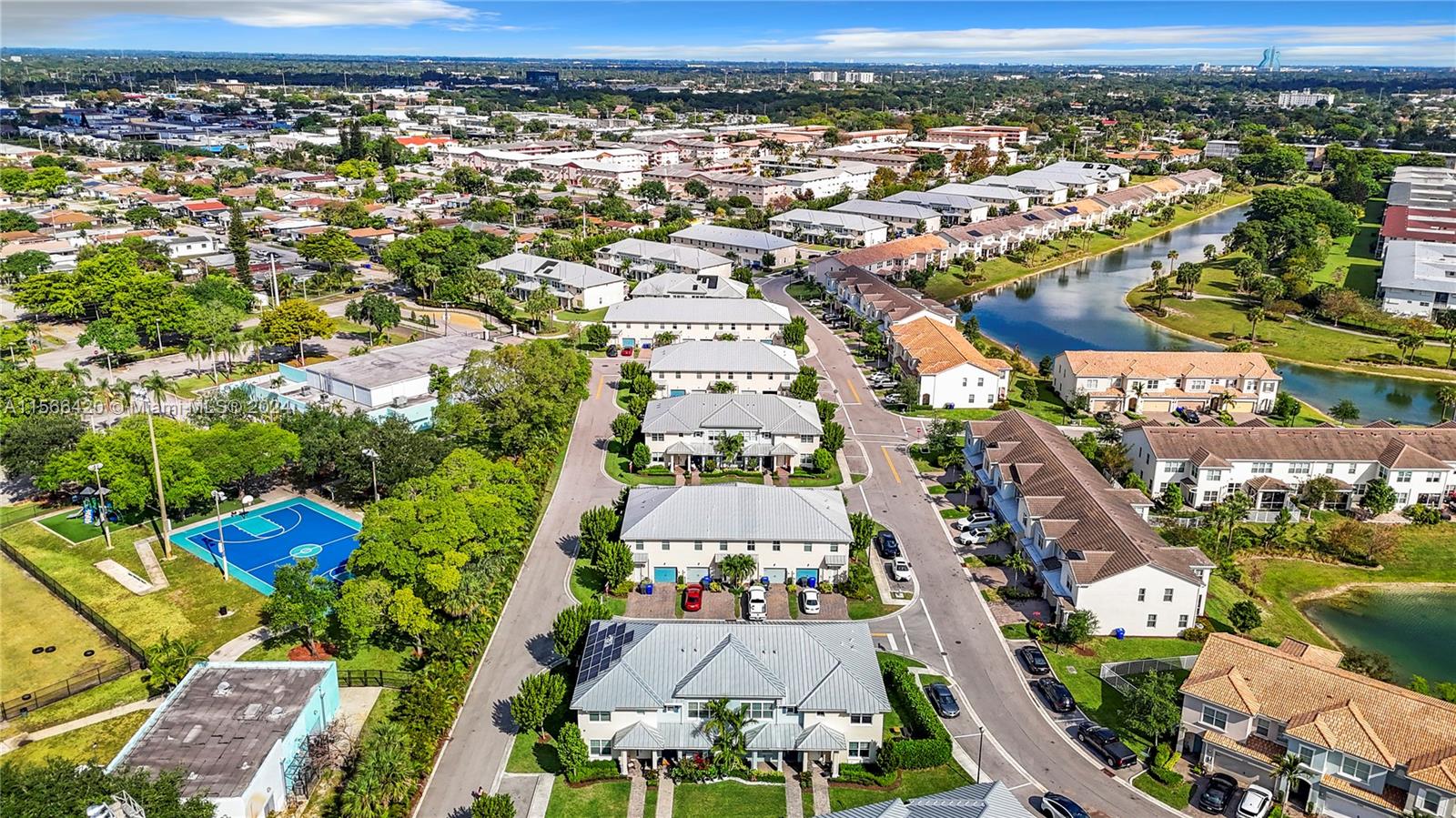 5040 Eucalyptus Dr 2, Hollywood, Florida 33021, 3 Bedrooms Bedrooms, ,2 BathroomsBathrooms,Residentiallease,For Rent,5040 Eucalyptus Dr 2,A11566420