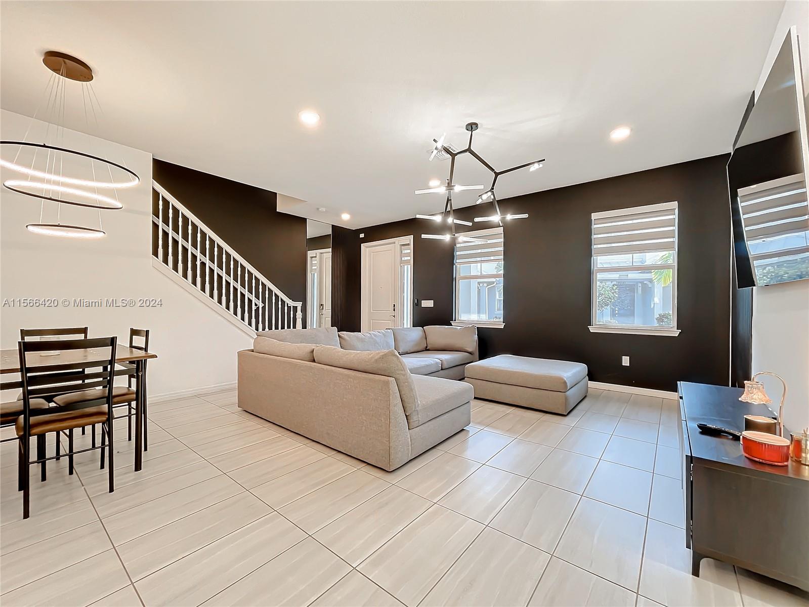 5040 Eucalyptus Dr 2, Hollywood, Florida 33021, 3 Bedrooms Bedrooms, ,2 BathroomsBathrooms,Residentiallease,For Rent,5040 Eucalyptus Dr 2,A11566420