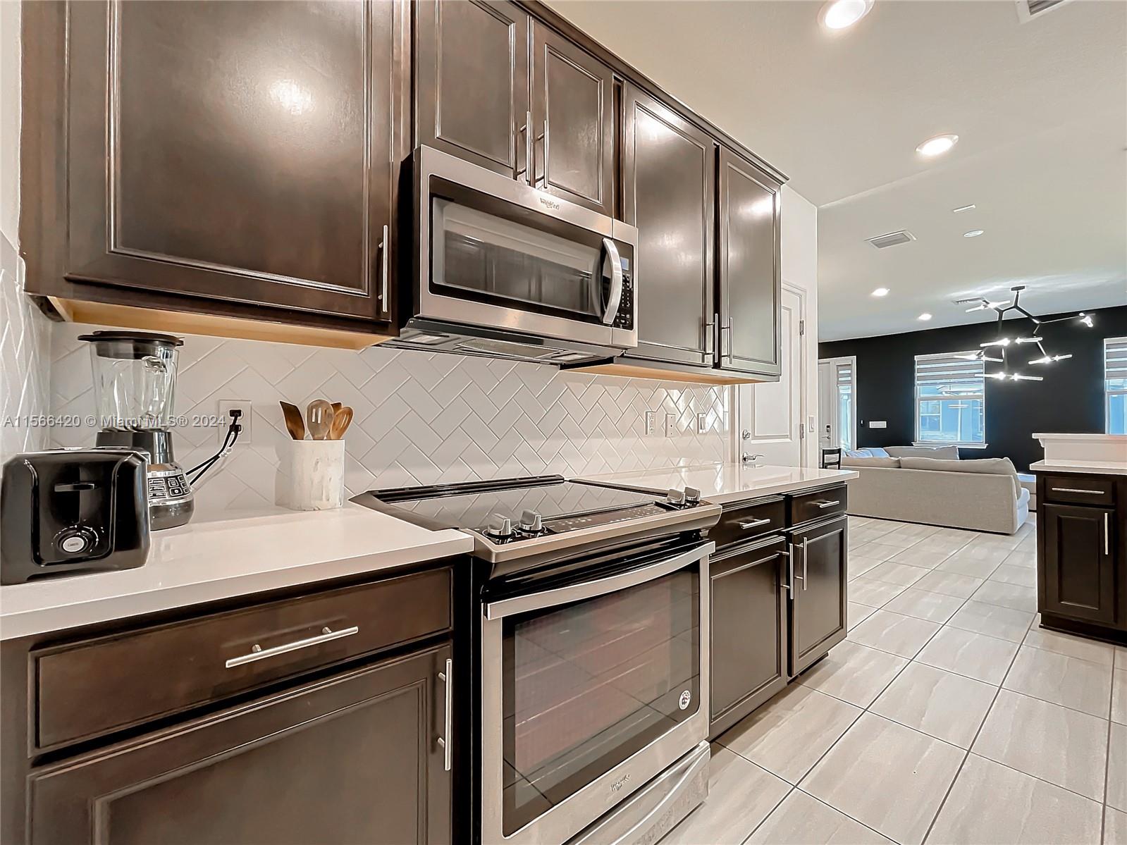 5040 Eucalyptus Dr 2, Hollywood, Florida 33021, 3 Bedrooms Bedrooms, ,2 BathroomsBathrooms,Residentiallease,For Rent,5040 Eucalyptus Dr 2,A11566420