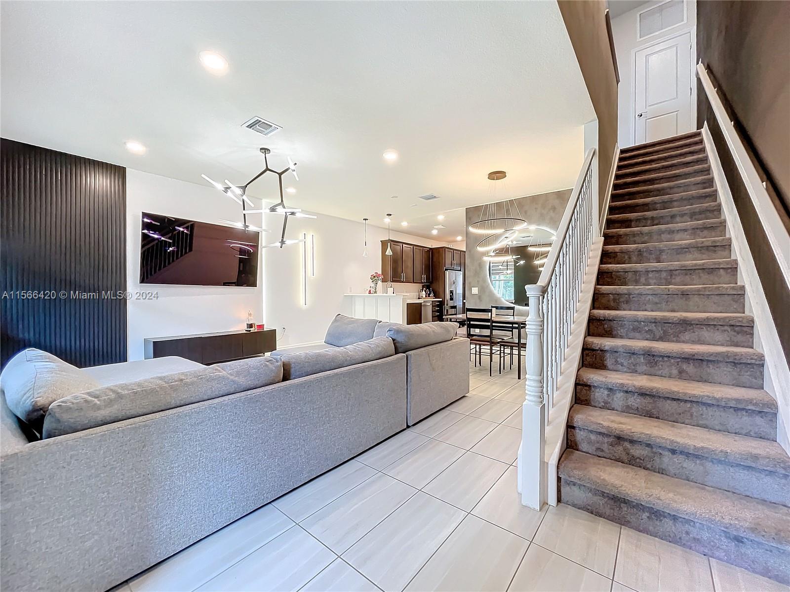 5040 Eucalyptus Dr 2, Hollywood, Florida 33021, 3 Bedrooms Bedrooms, ,2 BathroomsBathrooms,Residentiallease,For Rent,5040 Eucalyptus Dr 2,A11566420