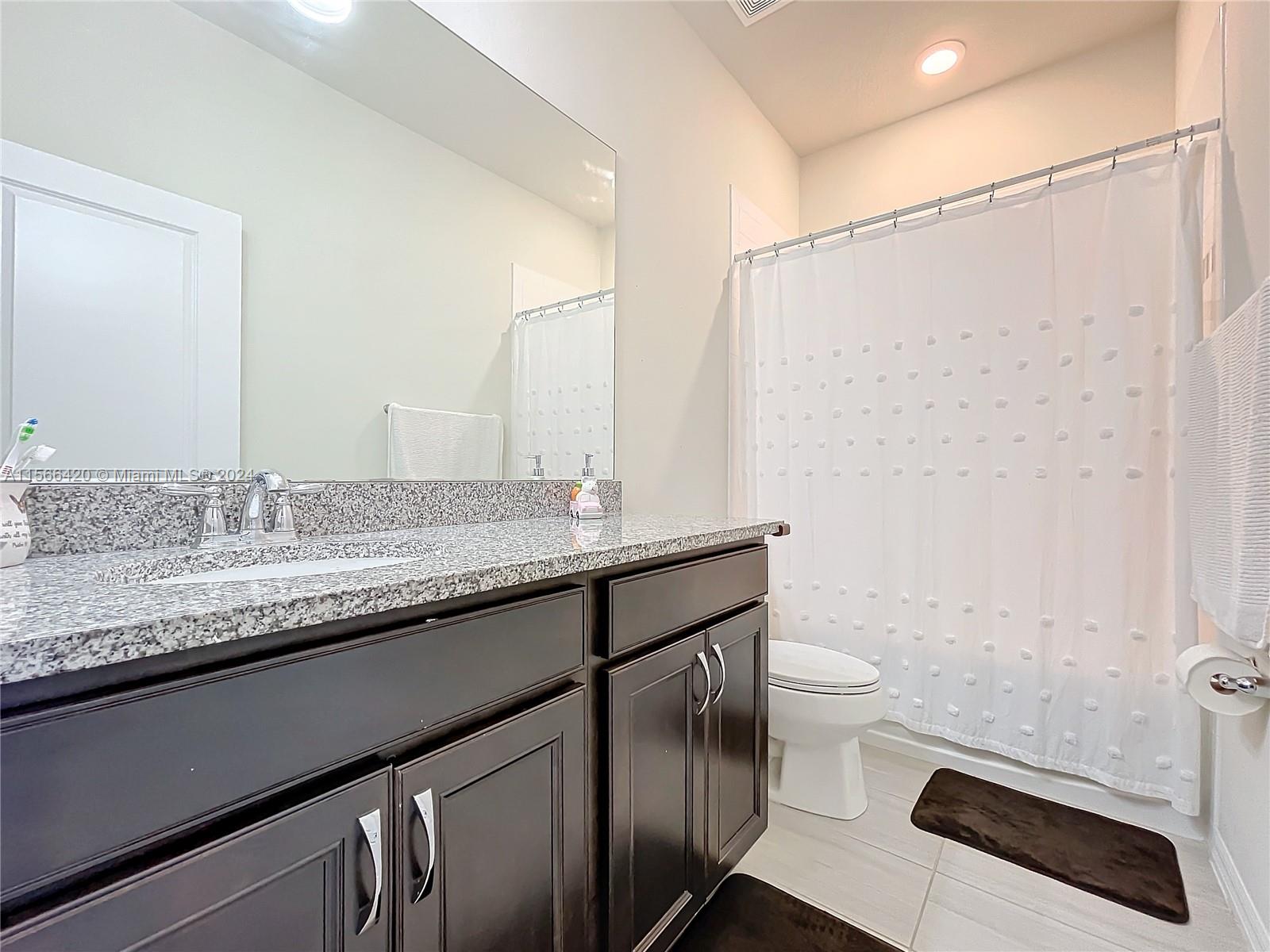 5040 Eucalyptus Dr 2, Hollywood, Florida 33021, 3 Bedrooms Bedrooms, ,2 BathroomsBathrooms,Residentiallease,For Rent,5040 Eucalyptus Dr 2,A11566420