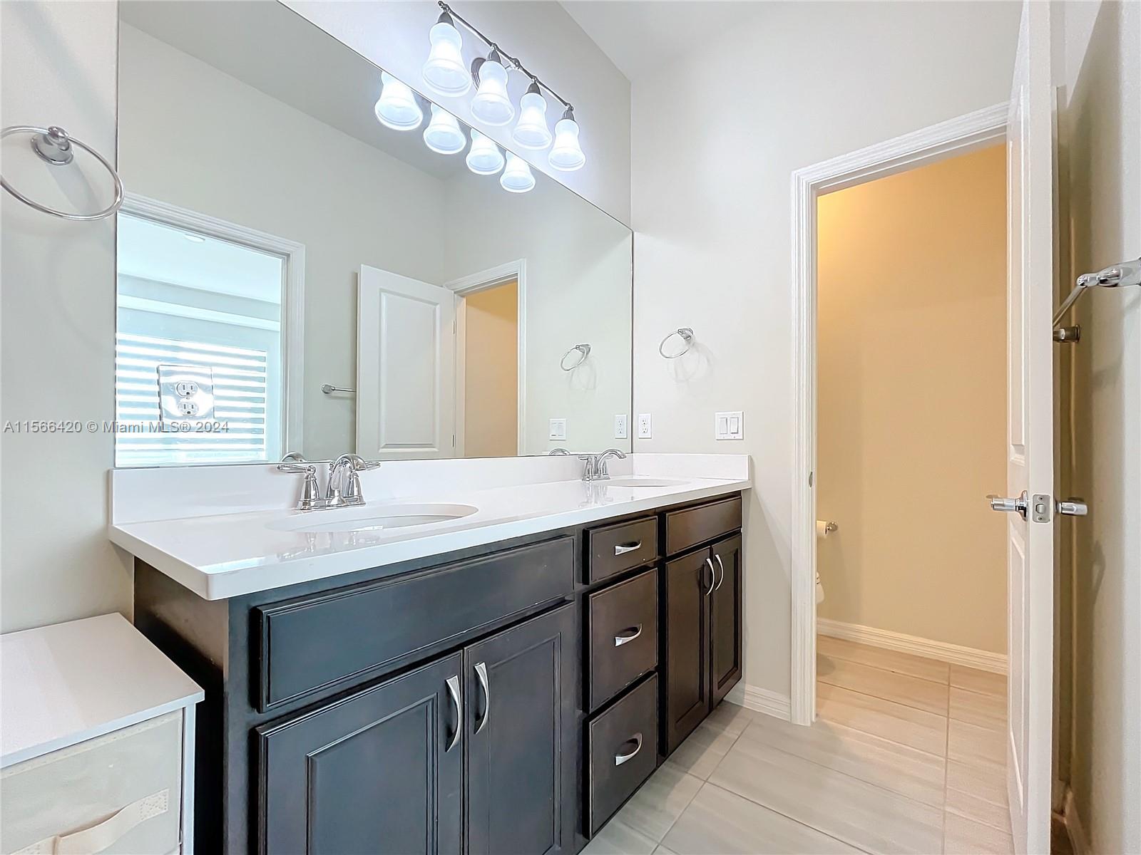 5040 Eucalyptus Dr 2, Hollywood, Florida 33021, 3 Bedrooms Bedrooms, ,2 BathroomsBathrooms,Residentiallease,For Rent,5040 Eucalyptus Dr 2,A11566420