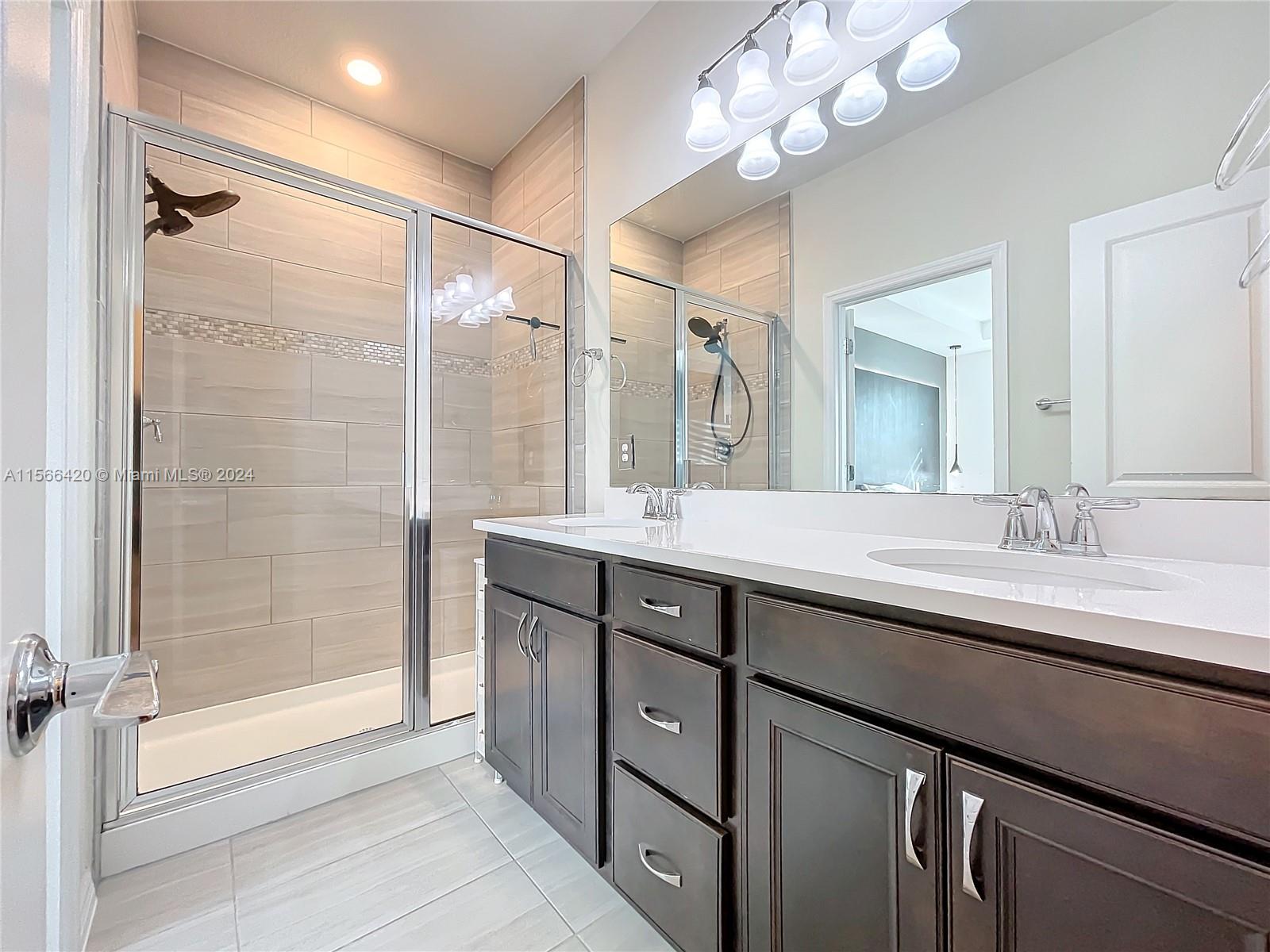 5040 Eucalyptus Dr 2, Hollywood, Florida 33021, 3 Bedrooms Bedrooms, ,2 BathroomsBathrooms,Residentiallease,For Rent,5040 Eucalyptus Dr 2,A11566420