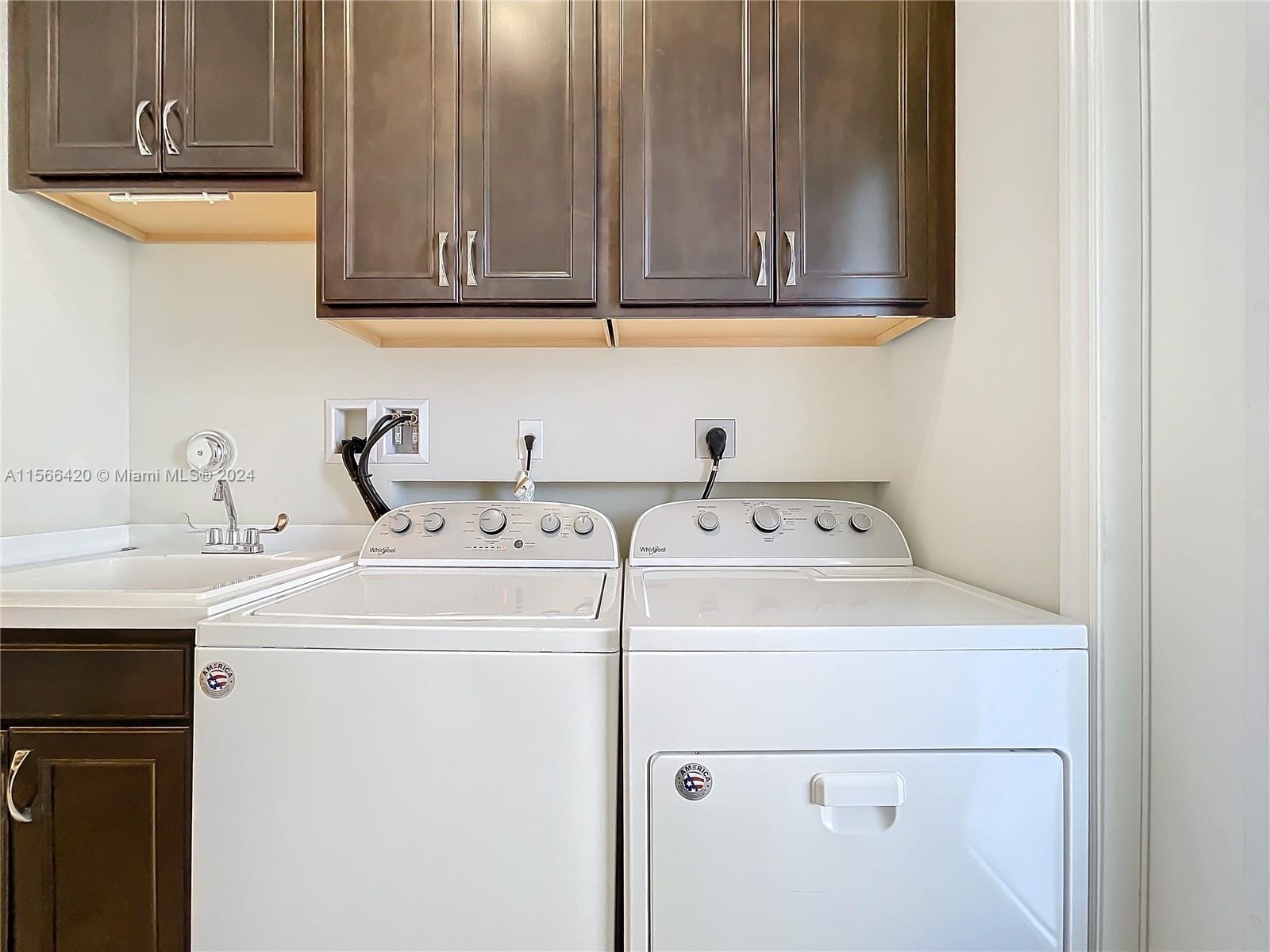 5040 Eucalyptus Dr 2, Hollywood, Florida 33021, 3 Bedrooms Bedrooms, ,2 BathroomsBathrooms,Residentiallease,For Rent,5040 Eucalyptus Dr 2,A11566420