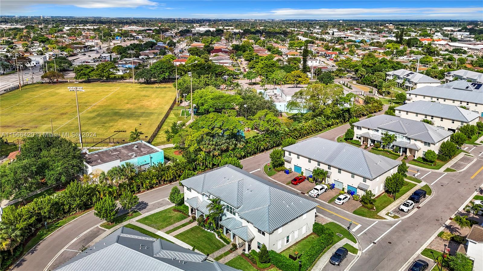 5040 Eucalyptus Dr 2, Hollywood, Florida 33021, 3 Bedrooms Bedrooms, ,2 BathroomsBathrooms,Residentiallease,For Rent,5040 Eucalyptus Dr 2,A11566420