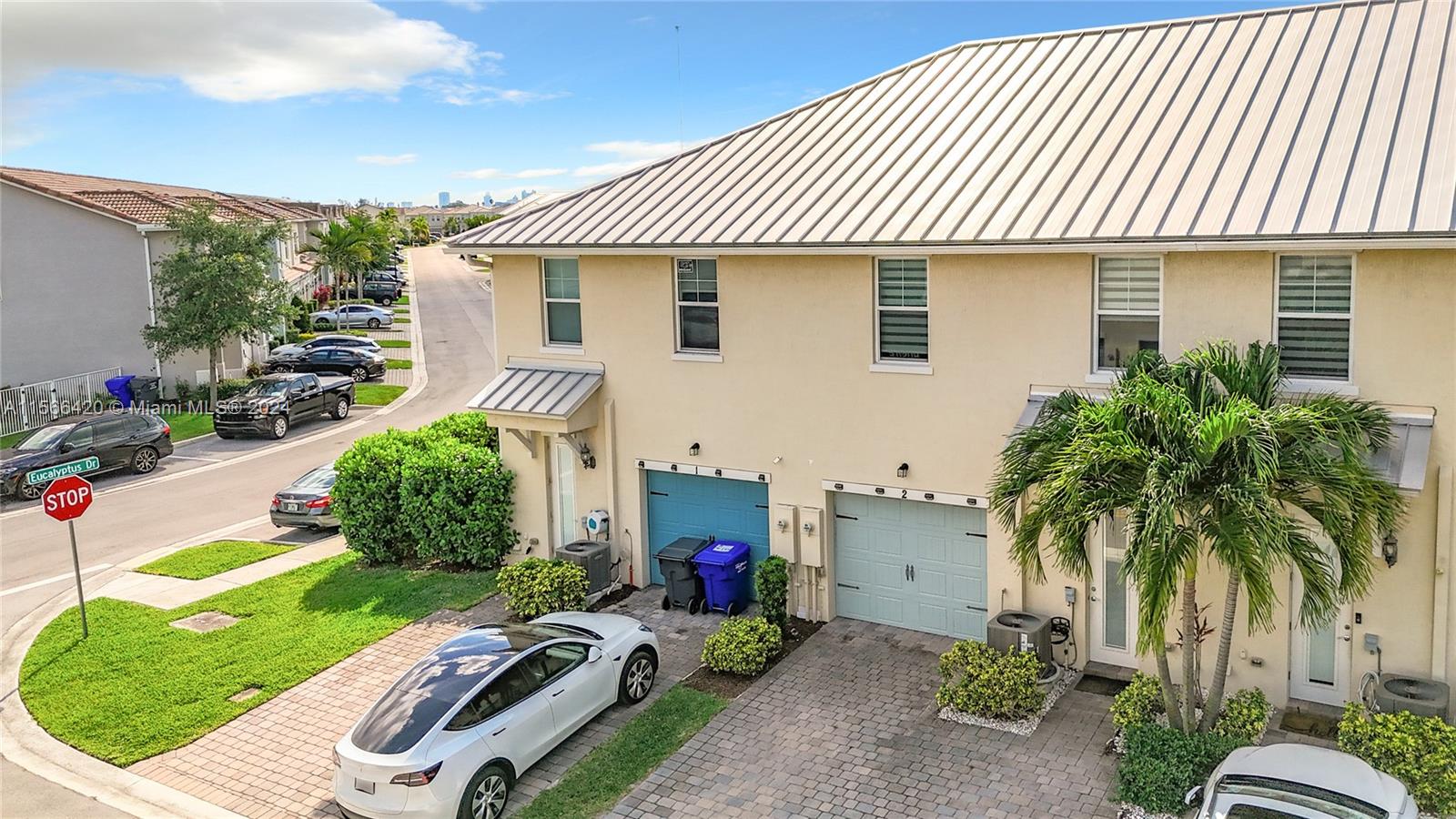 5040 Eucalyptus Dr 2, Hollywood, Florida 33021, 3 Bedrooms Bedrooms, ,2 BathroomsBathrooms,Residentiallease,For Rent,5040 Eucalyptus Dr 2,A11566420