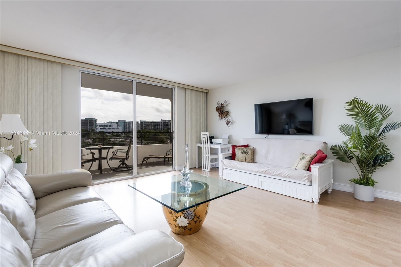 2500 Parkview Dr 503, Hallandale Beach, Florida 33009, 1 Bedroom Bedrooms, ,1 BathroomBathrooms,Residential,For Sale,2500 Parkview Dr 503,A11564844