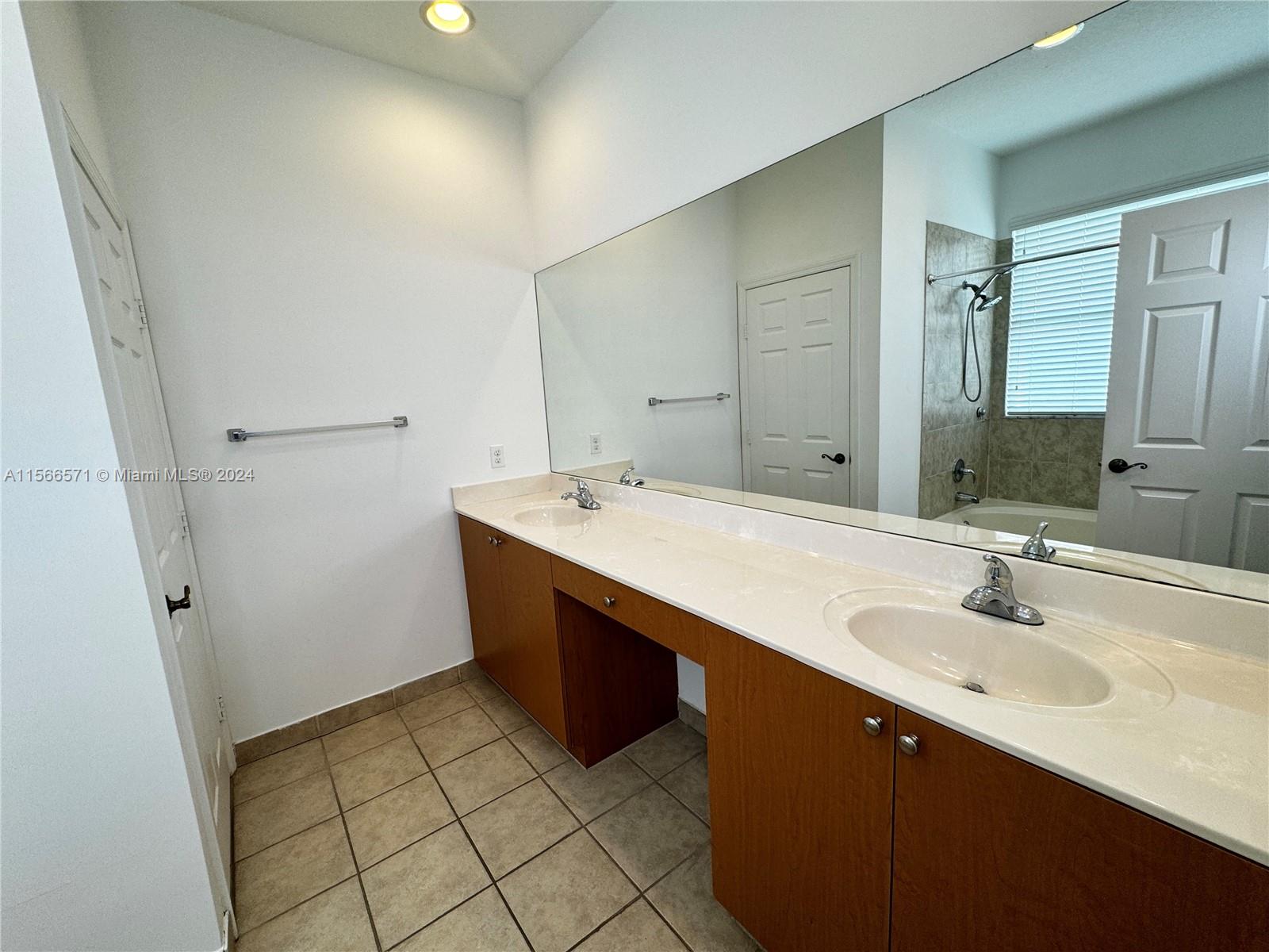 14941 SW 41st Ln, Miami, Florida 33185, 3 Bedrooms Bedrooms, ,3 BathroomsBathrooms,Residentiallease,For Rent,14941 SW 41st Ln,A11566571