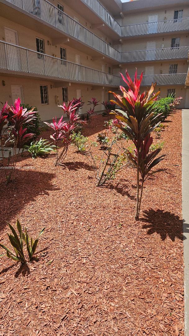 Courtyard - Well Maintained Gated Community