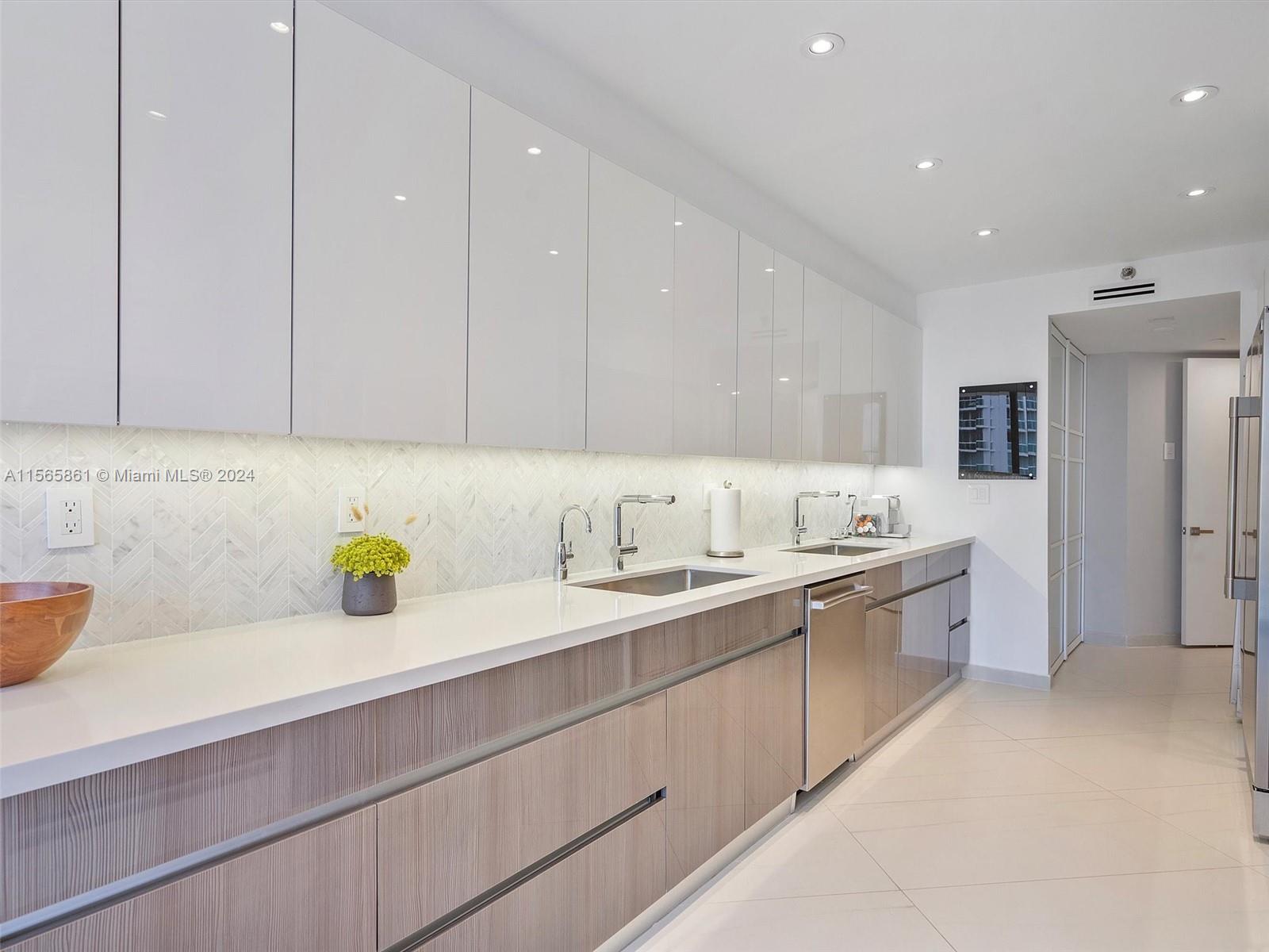 19500 Turnberry Way 11E, Aventura, Florida 33180, 2 Bedrooms Bedrooms, ,2 BathroomsBathrooms,Residential,For Sale,19500 Turnberry Way 11E,A11565861