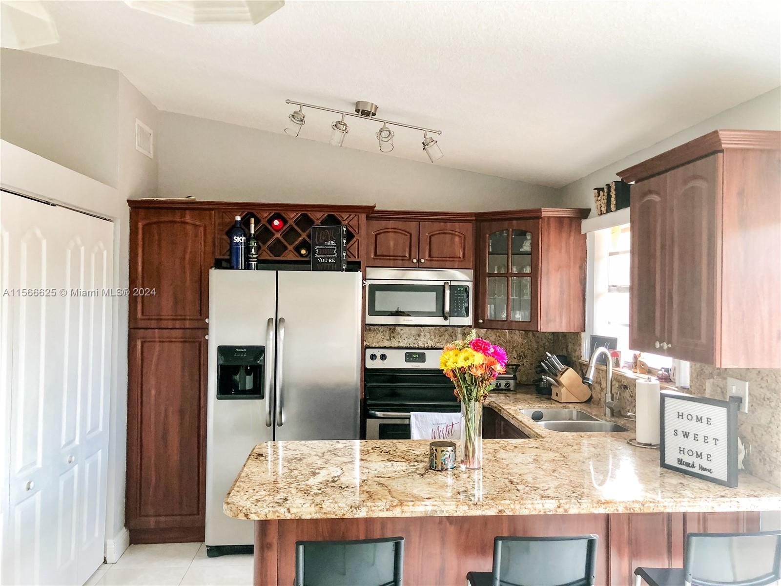 14712 SW 84th Ln 14712, Miami, Florida 33193, 2 Bedrooms Bedrooms, ,2 BathroomsBathrooms,Residentiallease,For Rent,14712 SW 84th Ln 14712,A11566625