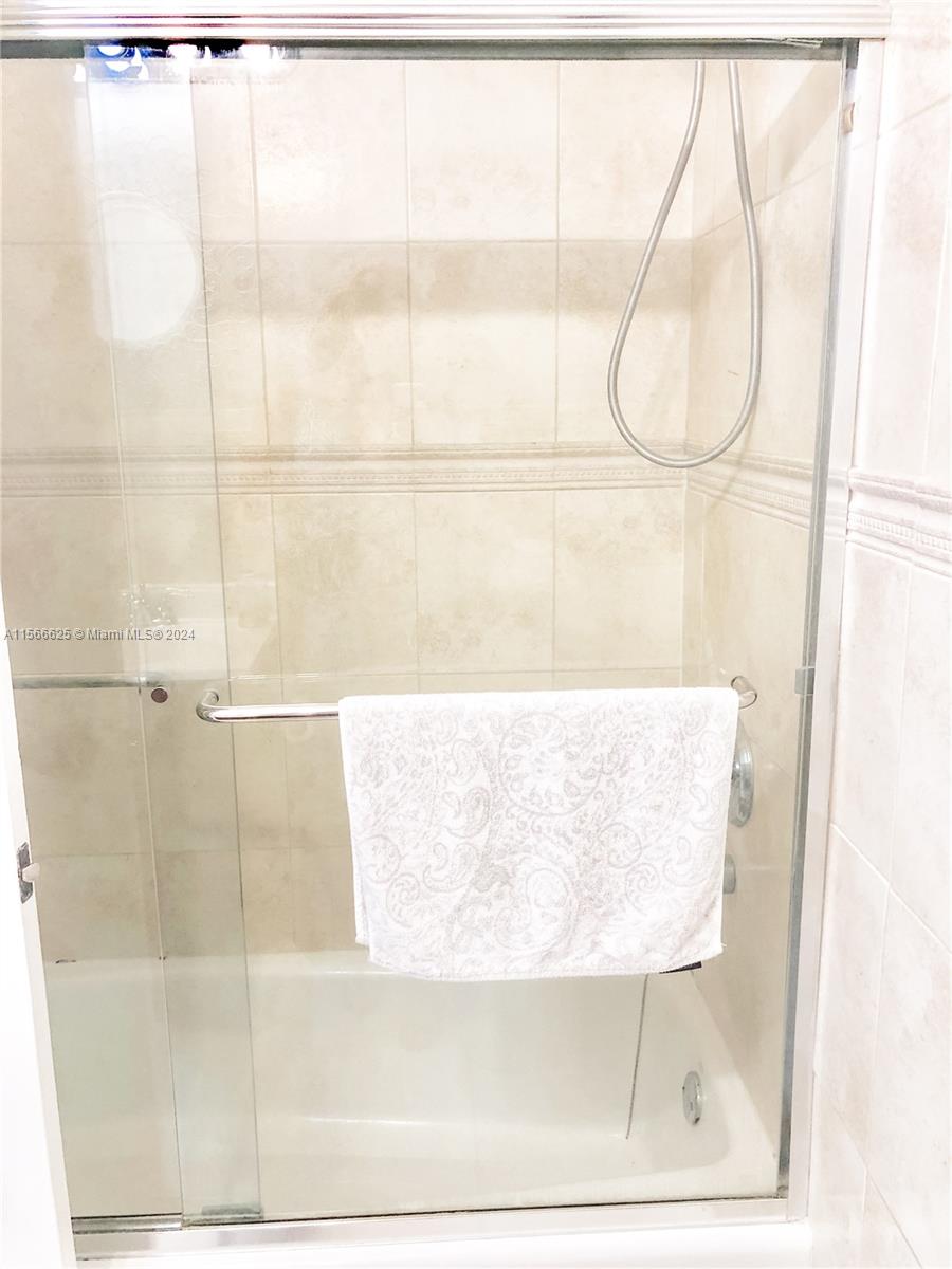 14712 SW 84th Ln 14712, Miami, Florida 33193, 2 Bedrooms Bedrooms, ,2 BathroomsBathrooms,Residentiallease,For Rent,14712 SW 84th Ln 14712,A11566625