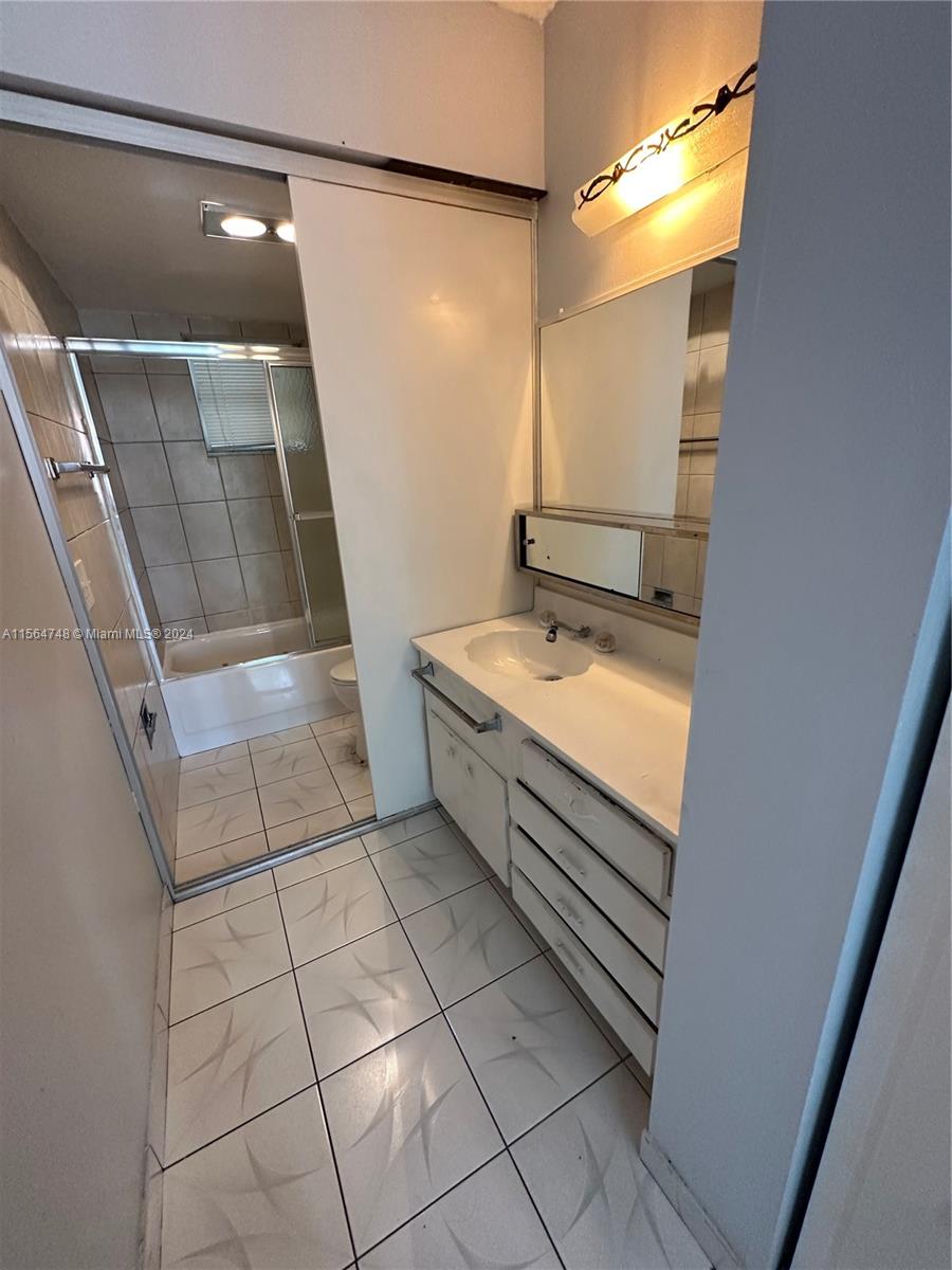 3199 S Ocean Dr 207, Hallandale Beach, Florida 33009, 1 Bedroom Bedrooms, ,1 BathroomBathrooms,Residential,For Sale,3199 S Ocean Dr 207,A11564748