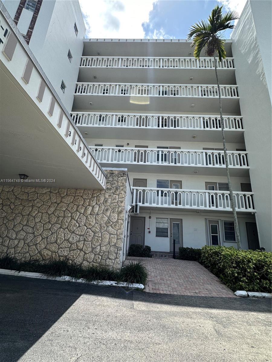 3199 S Ocean Dr 207, Hallandale Beach, Florida 33009, 1 Bedroom Bedrooms, ,1 BathroomBathrooms,Residential,For Sale,3199 S Ocean Dr 207,A11564748