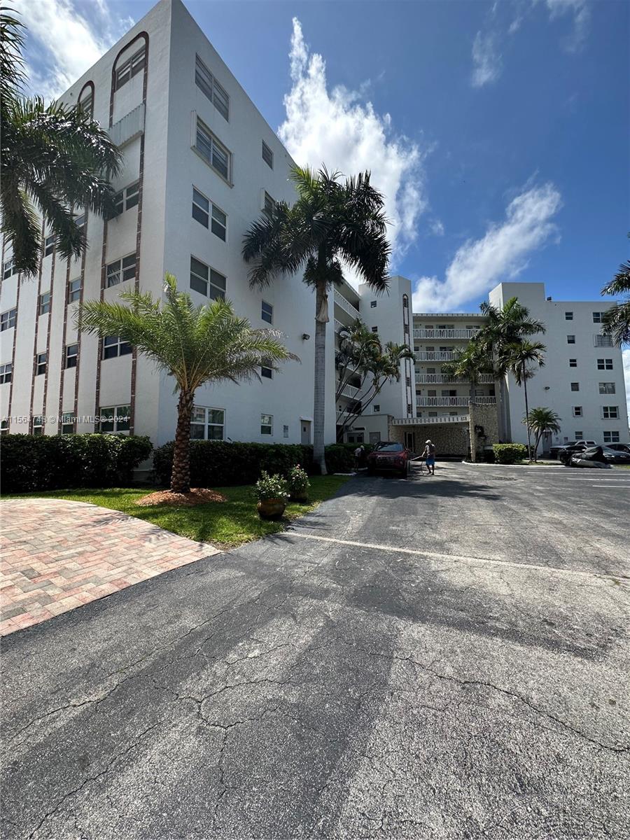 3199 S Ocean Dr 207, Hallandale Beach, Florida 33009, 1 Bedroom Bedrooms, ,1 BathroomBathrooms,Residential,For Sale,3199 S Ocean Dr 207,A11564748