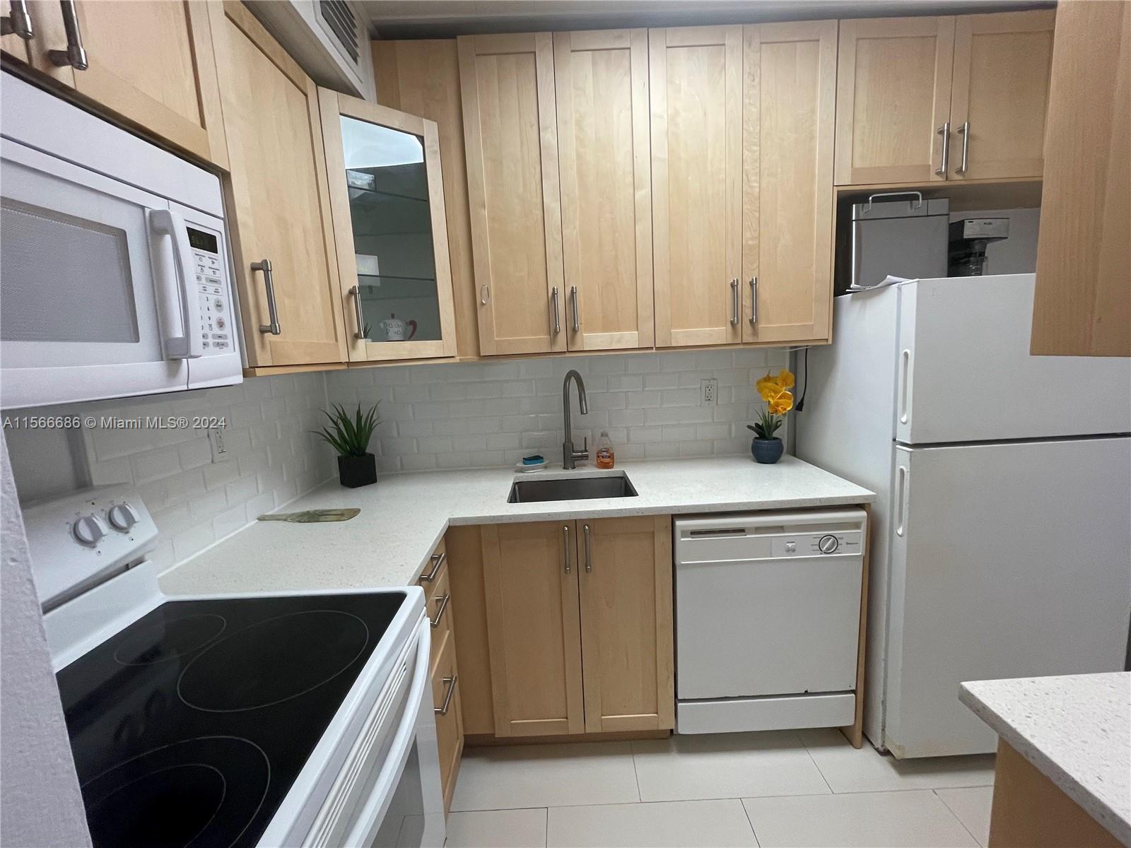 2899 Collins Ave 1420, Miami Beach, Florida 33140, 1 Bedroom Bedrooms, ,1 BathroomBathrooms,Residentiallease,For Rent,2899 Collins Ave 1420,A11566686