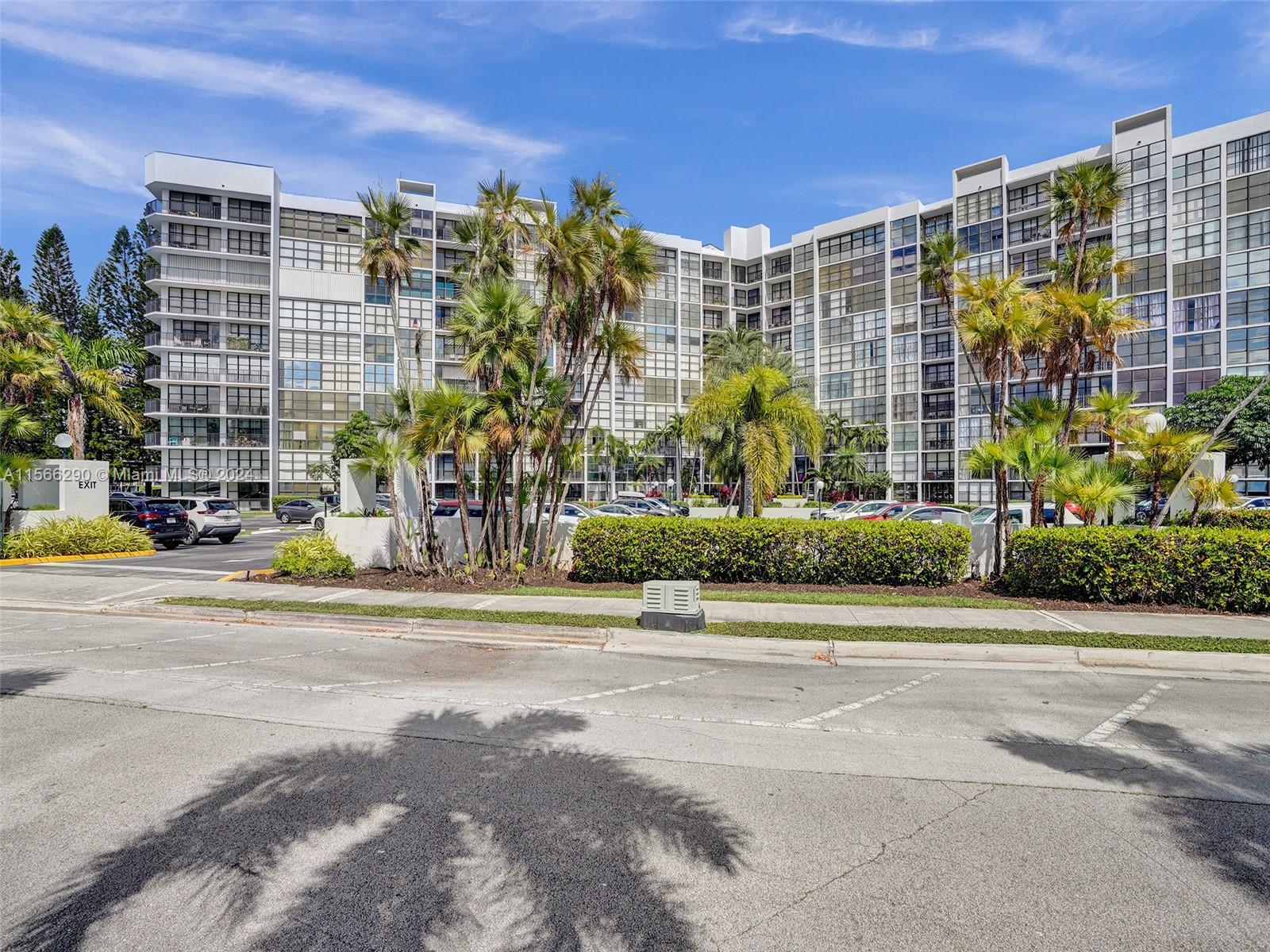 800 Parkview Dr 131, Hallandale Beach, Florida 33009, 3 Bedrooms Bedrooms, ,2 BathroomsBathrooms,Residential,For Sale,800 Parkview Dr 131,A11566290