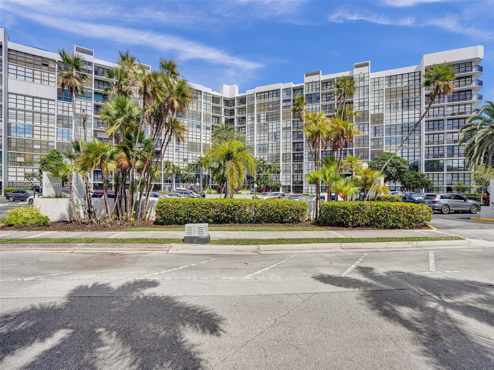 800 Parkview Dr 131, Hallandale Beach, Florida 33009, 3 Bedrooms Bedrooms, ,2 BathroomsBathrooms,Residential,For Sale,800 Parkview Dr 131,A11566290