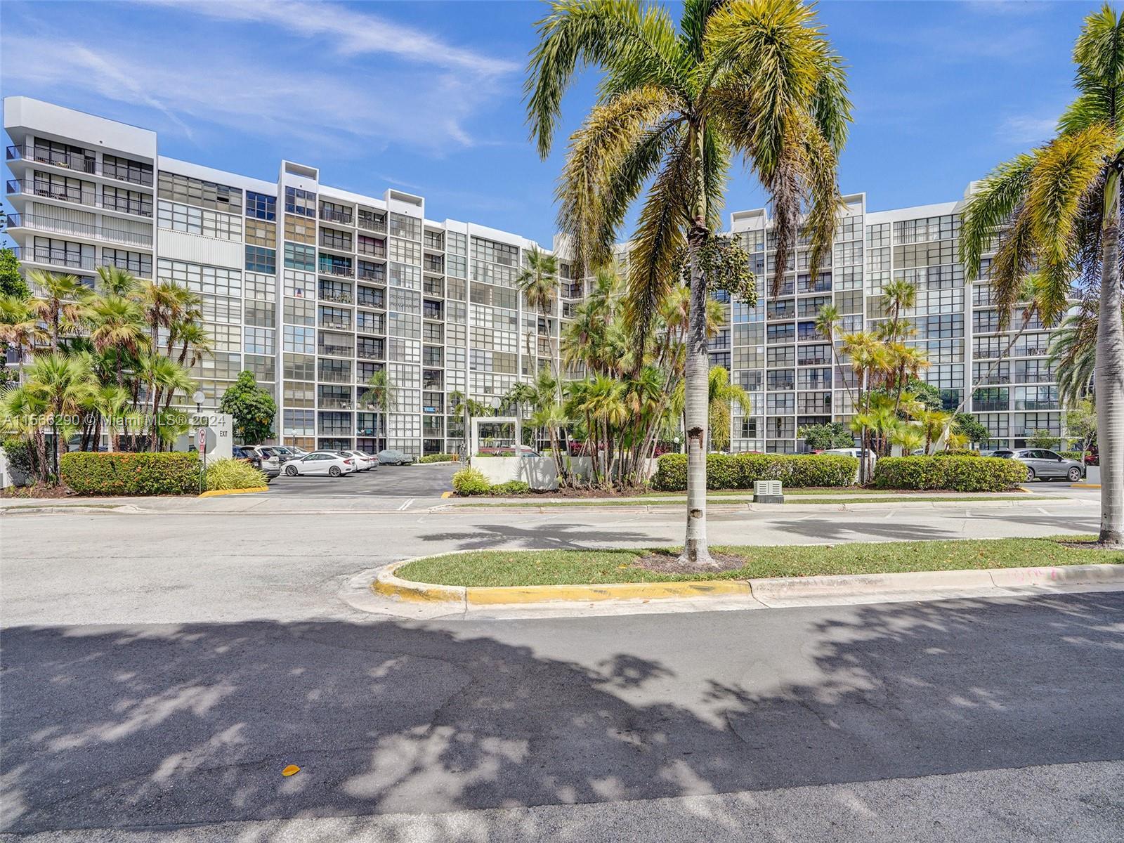 800 Parkview Dr 131, Hallandale Beach, Florida 33009, 3 Bedrooms Bedrooms, ,2 BathroomsBathrooms,Residential,For Sale,800 Parkview Dr 131,A11566290