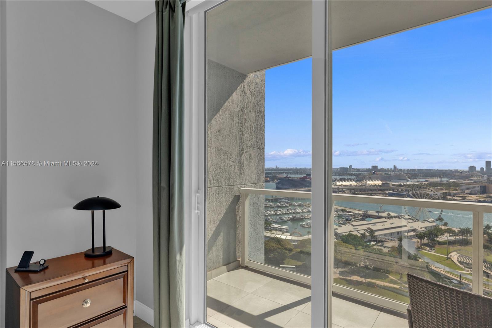 253 NE 2nd St 2607, Miami, Florida 33132, 1 Bedroom Bedrooms, ,1 BathroomBathrooms,Residentiallease,For Rent,253 NE 2nd St 2607,A11566578