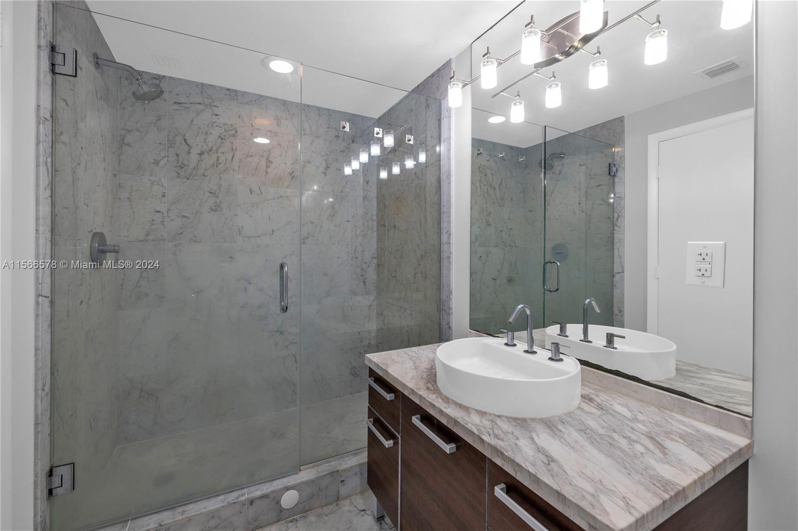 253 NE 2nd St 2607, Miami, Florida 33132, 1 Bedroom Bedrooms, ,1 BathroomBathrooms,Residentiallease,For Rent,253 NE 2nd St 2607,A11566578