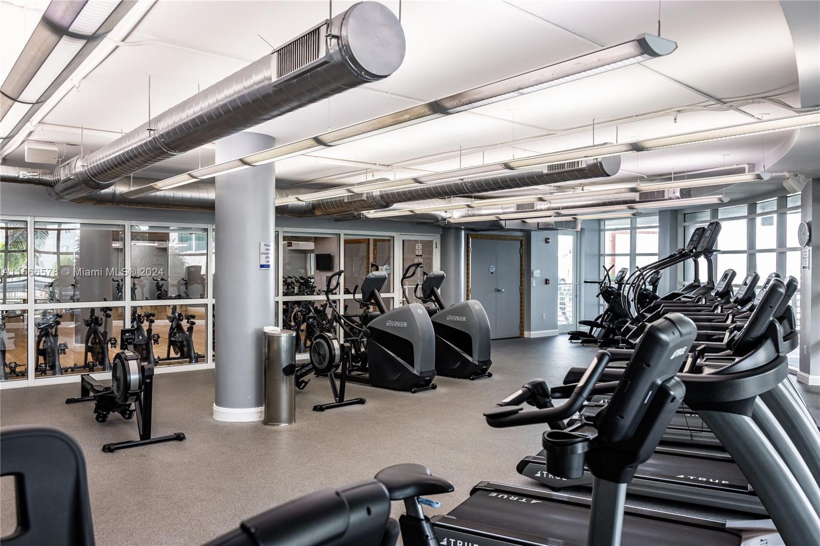 253 NE 2nd St 2607, Miami, Florida 33132, 1 Bedroom Bedrooms, ,1 BathroomBathrooms,Residentiallease,For Rent,253 NE 2nd St 2607,A11566578