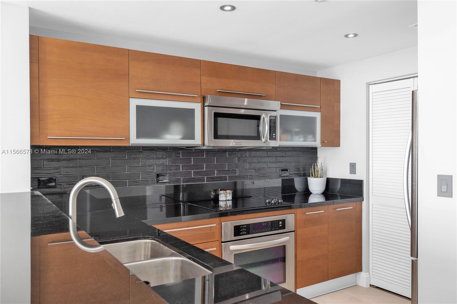 253 NE 2nd St 2607, Miami, Florida 33132, 1 Bedroom Bedrooms, ,1 BathroomBathrooms,Residentiallease,For Rent,253 NE 2nd St 2607,A11566578