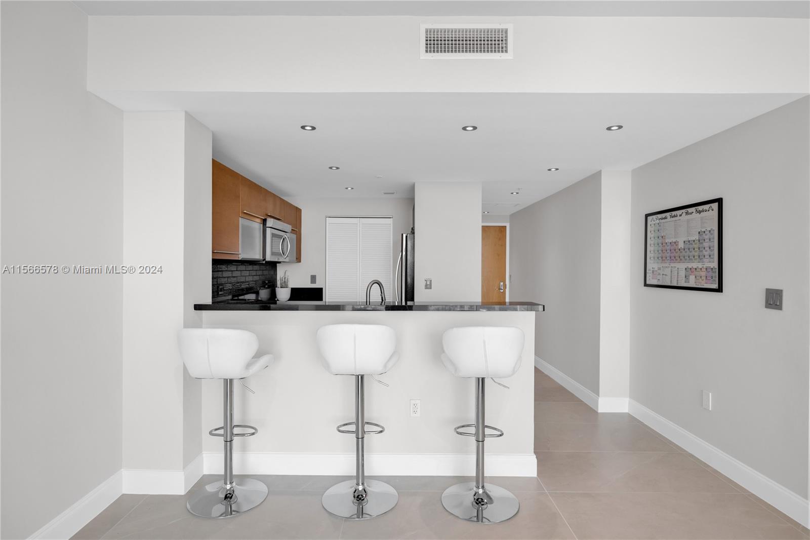 253 NE 2nd St 2607, Miami, Florida 33132, 1 Bedroom Bedrooms, ,1 BathroomBathrooms,Residentiallease,For Rent,253 NE 2nd St 2607,A11566578