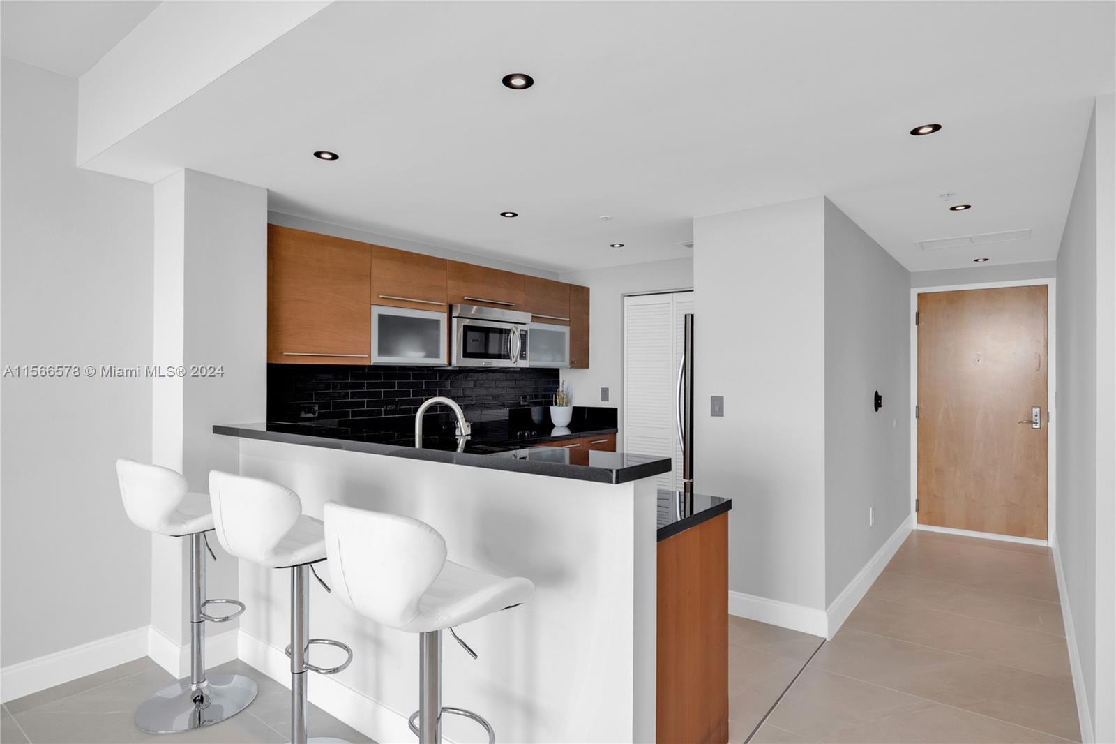 253 NE 2nd St 2607, Miami, Florida 33132, 1 Bedroom Bedrooms, ,1 BathroomBathrooms,Residentiallease,For Rent,253 NE 2nd St 2607,A11566578