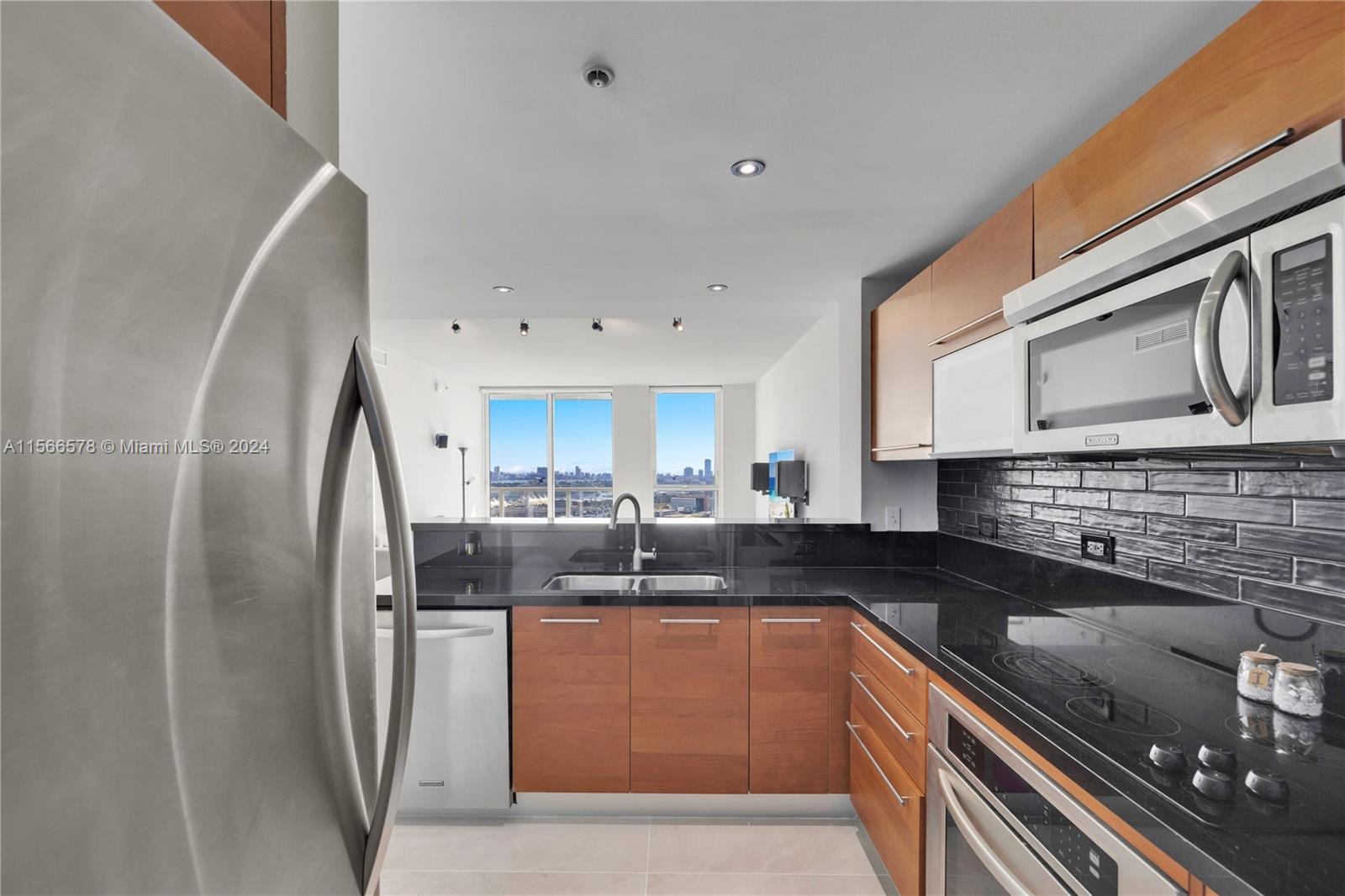 253 NE 2nd St 2607, Miami, Florida 33132, 1 Bedroom Bedrooms, ,1 BathroomBathrooms,Residentiallease,For Rent,253 NE 2nd St 2607,A11566578