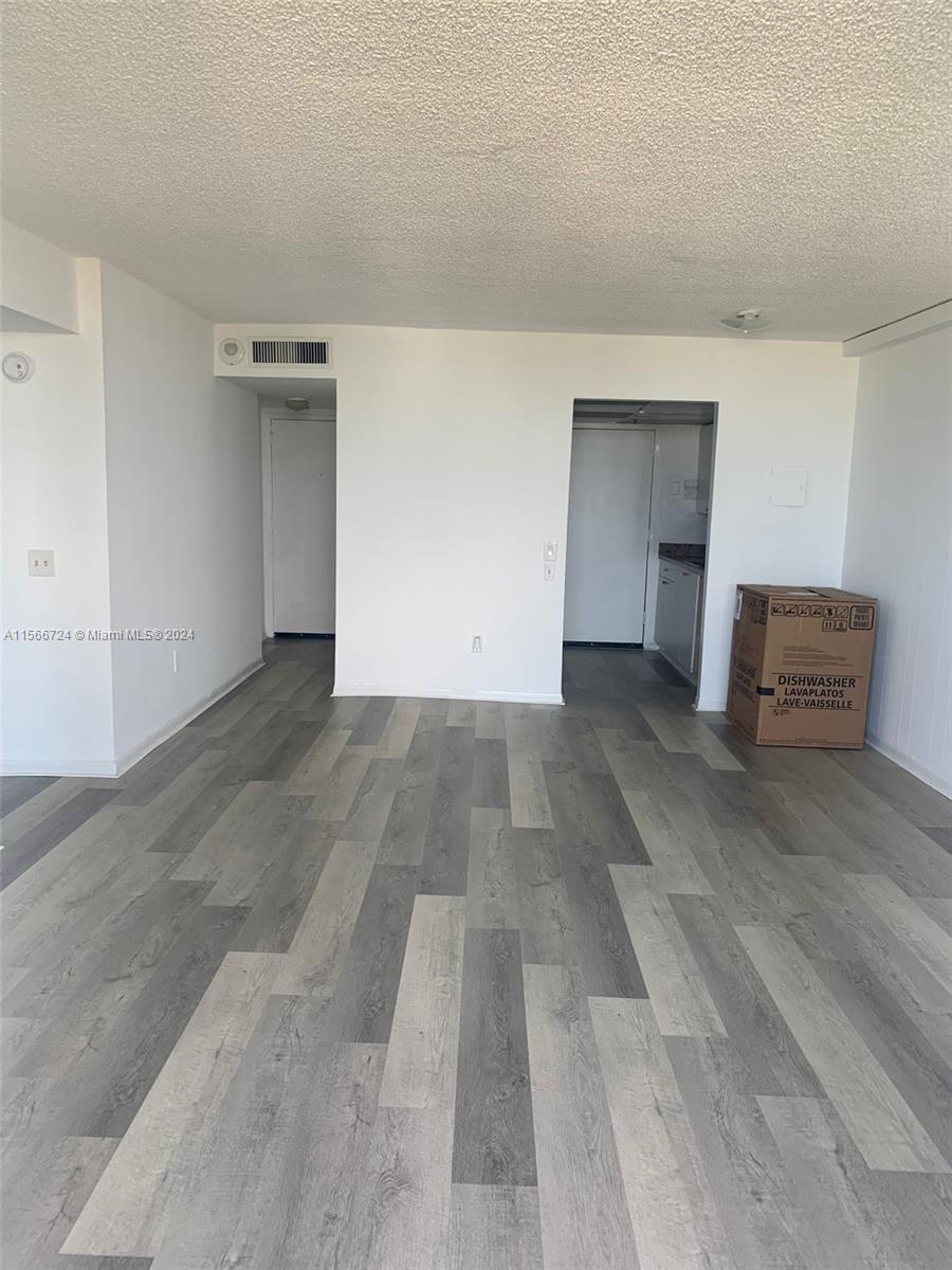 2075 NE 164th St 1014, North Miami Beach, Florida 33162, 2 Bedrooms Bedrooms, ,2 BathroomsBathrooms,Residentiallease,For Rent,2075 NE 164th St 1014,A11566724