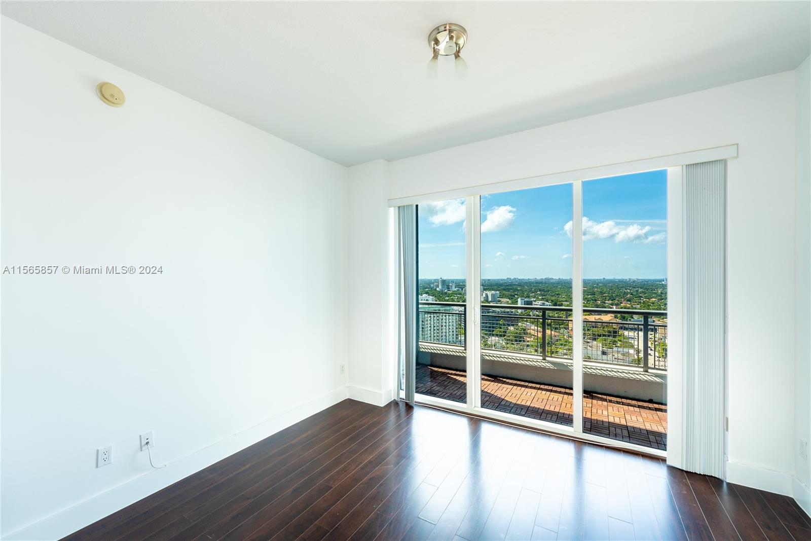 60 SW 13th St #2017 For Sale A11565857, FL